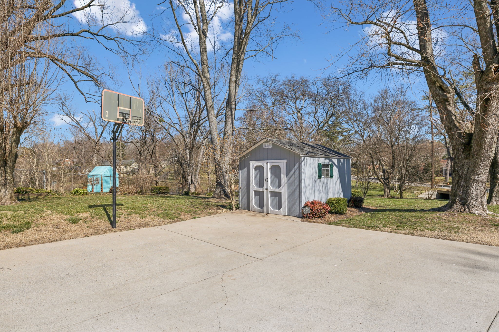 500 Barrywood Dr