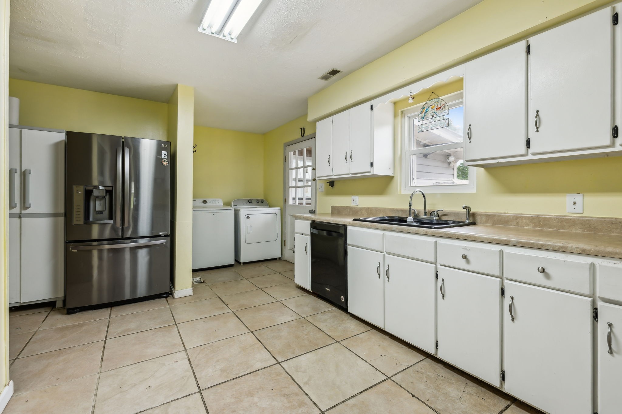 945 Sheehy Rd