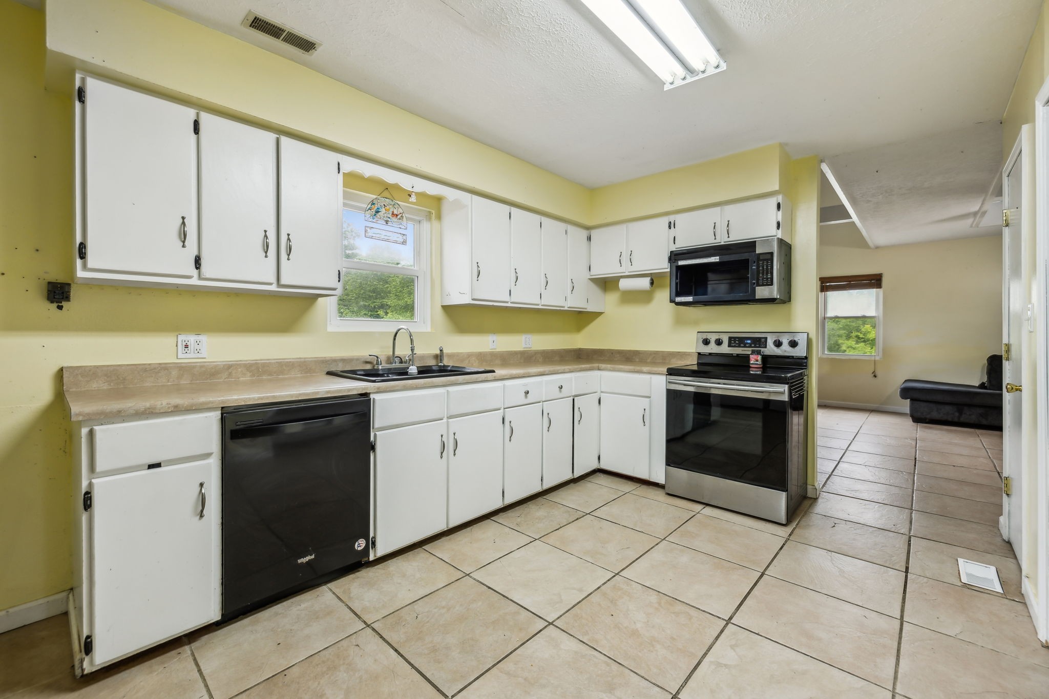 945 Sheehy Rd