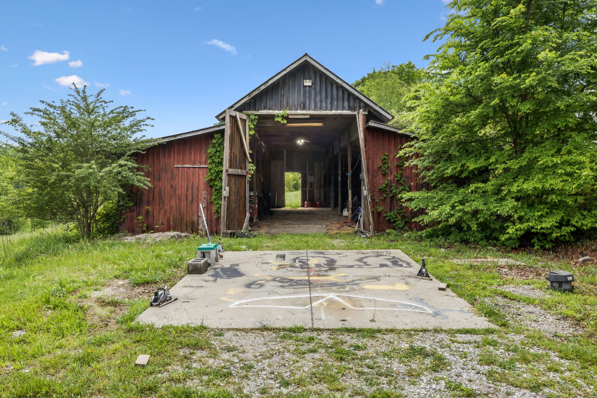 945 Sheehy Rd