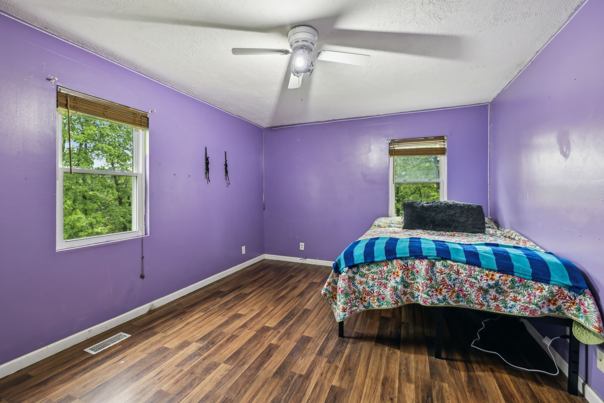 945 Sheehy Rd