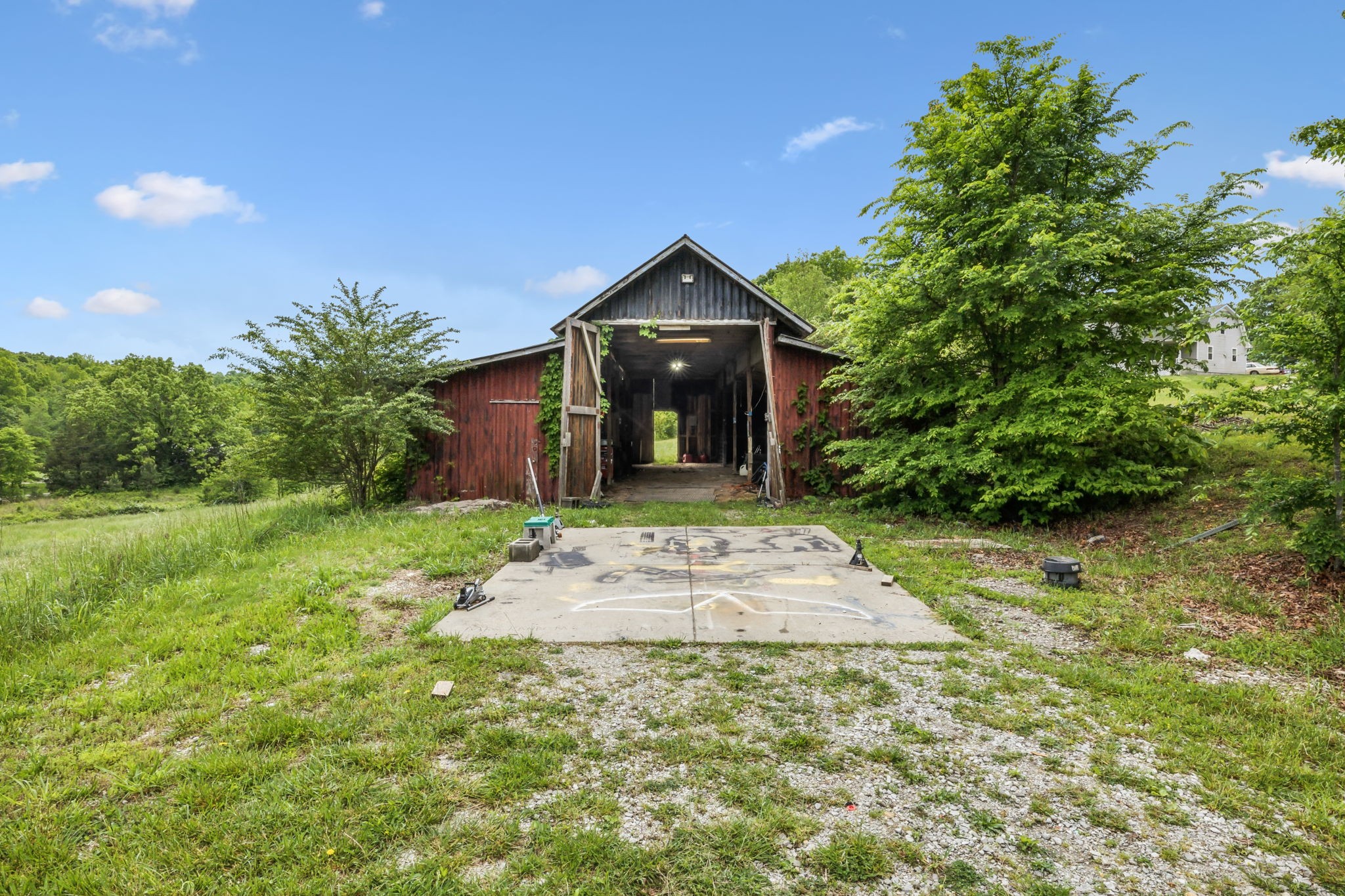 945 Sheehy Rd