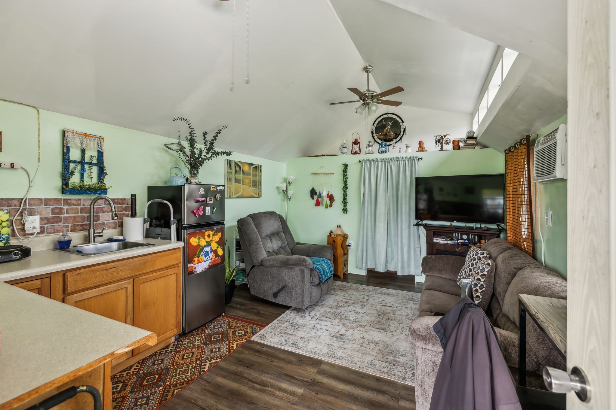 945 Sheehy Rd