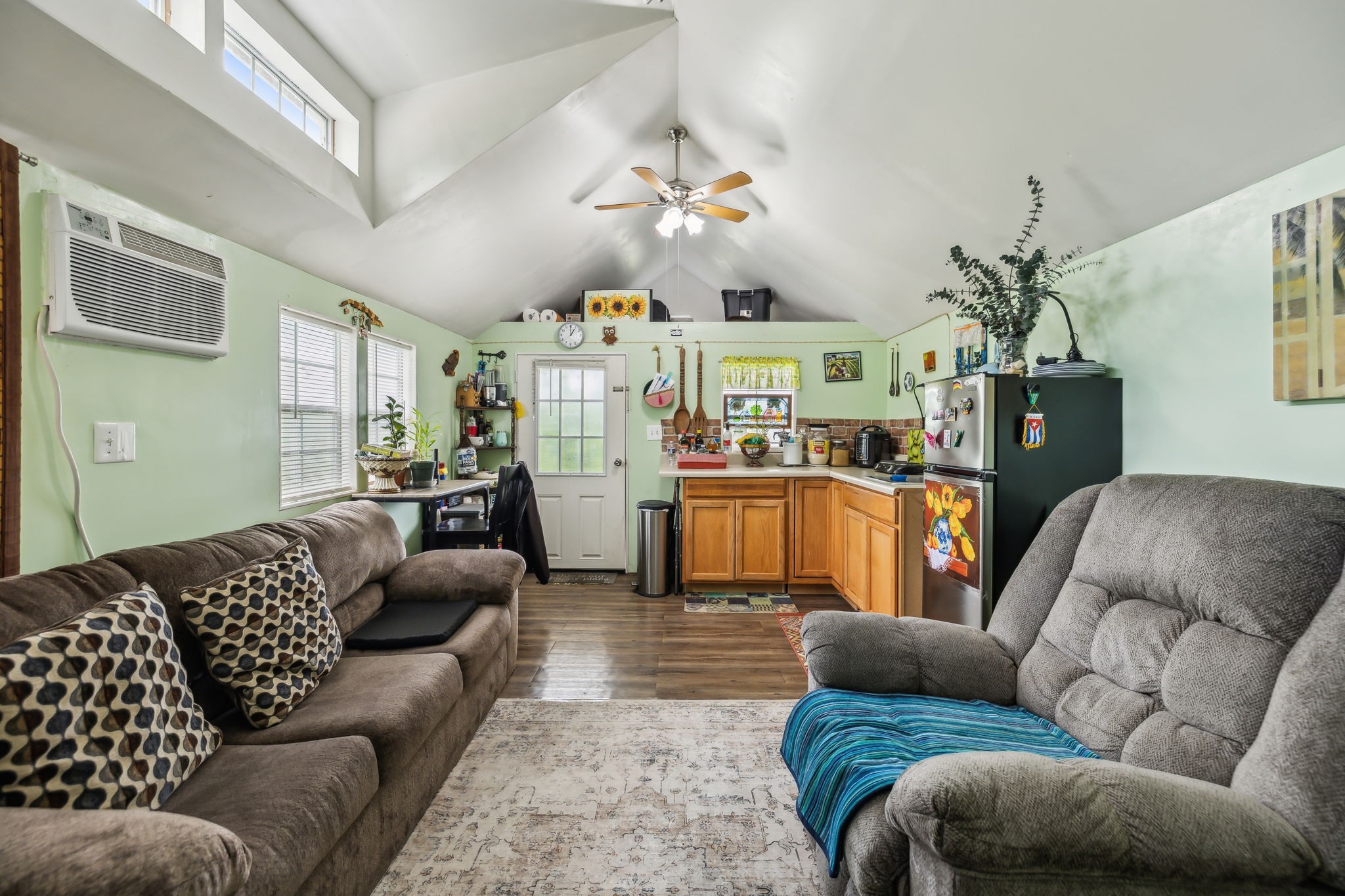 945 Sheehy Rd