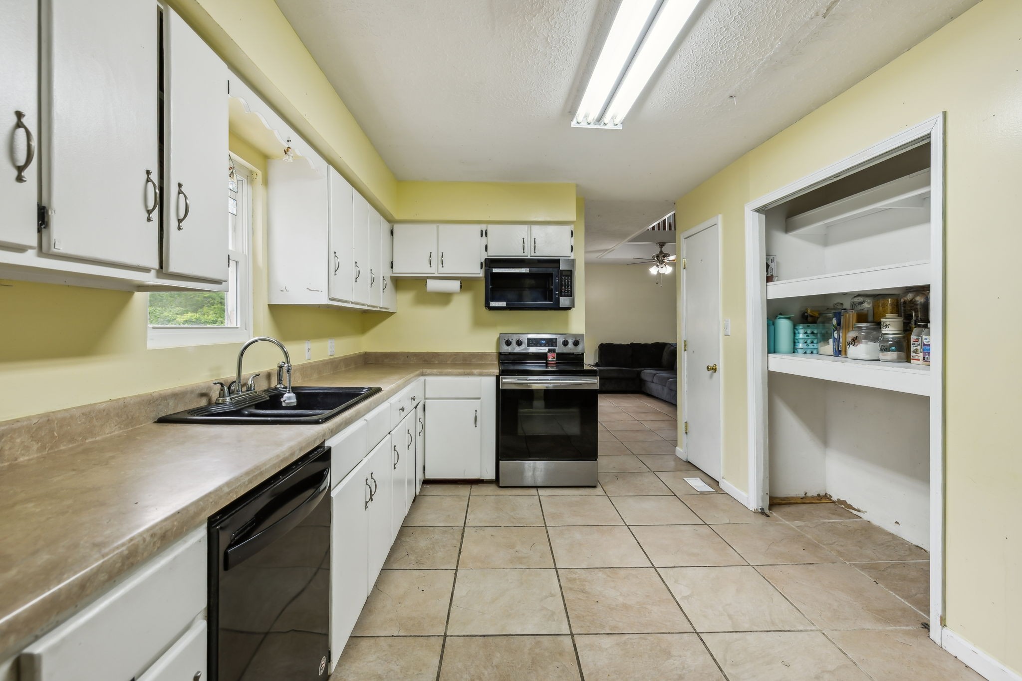 945 Sheehy Rd