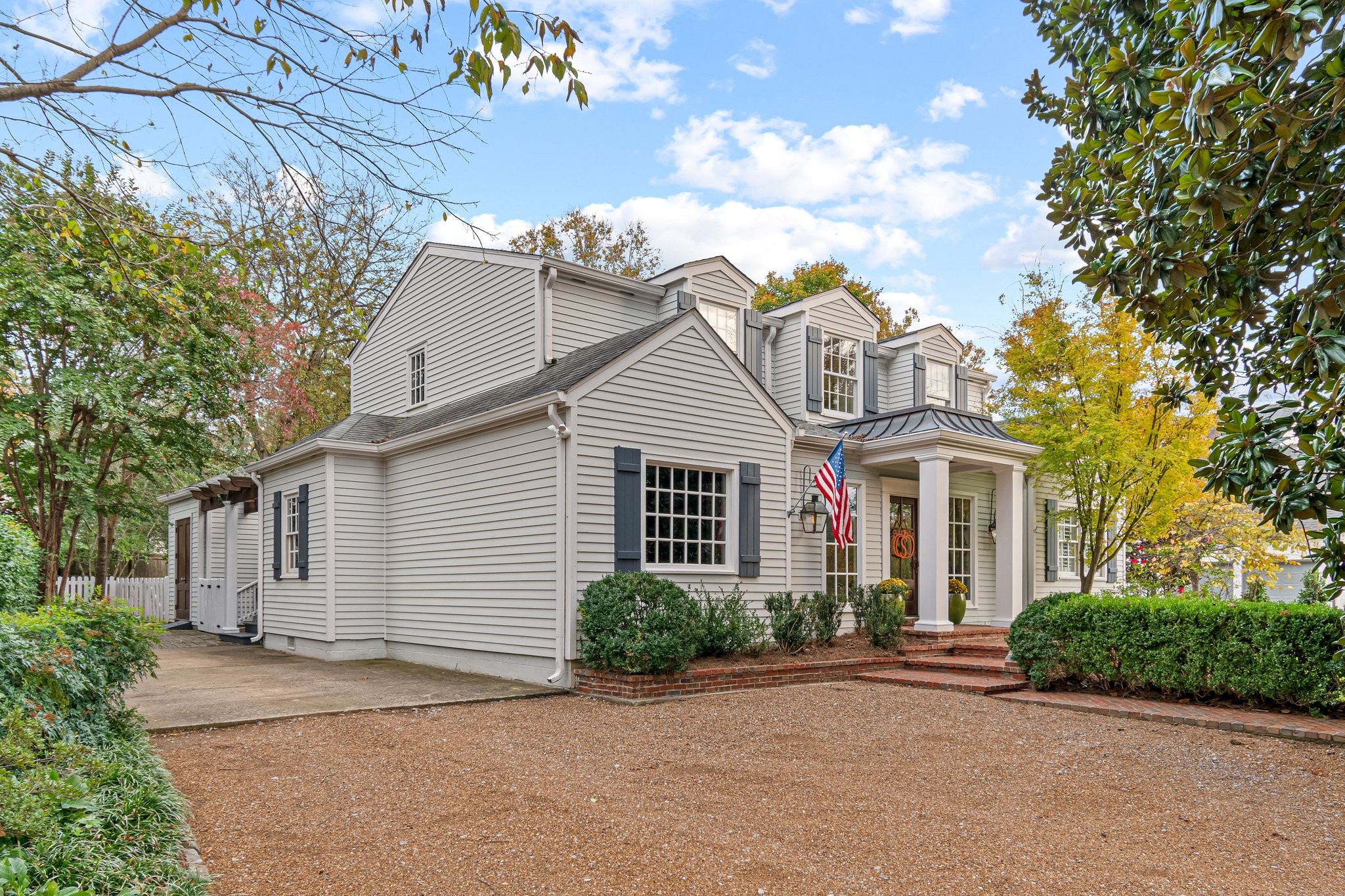 1202 Nichol Ln