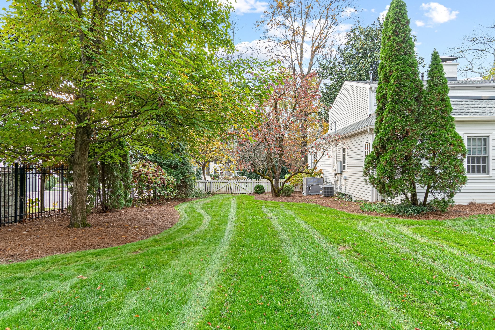 1202 Nichol Ln