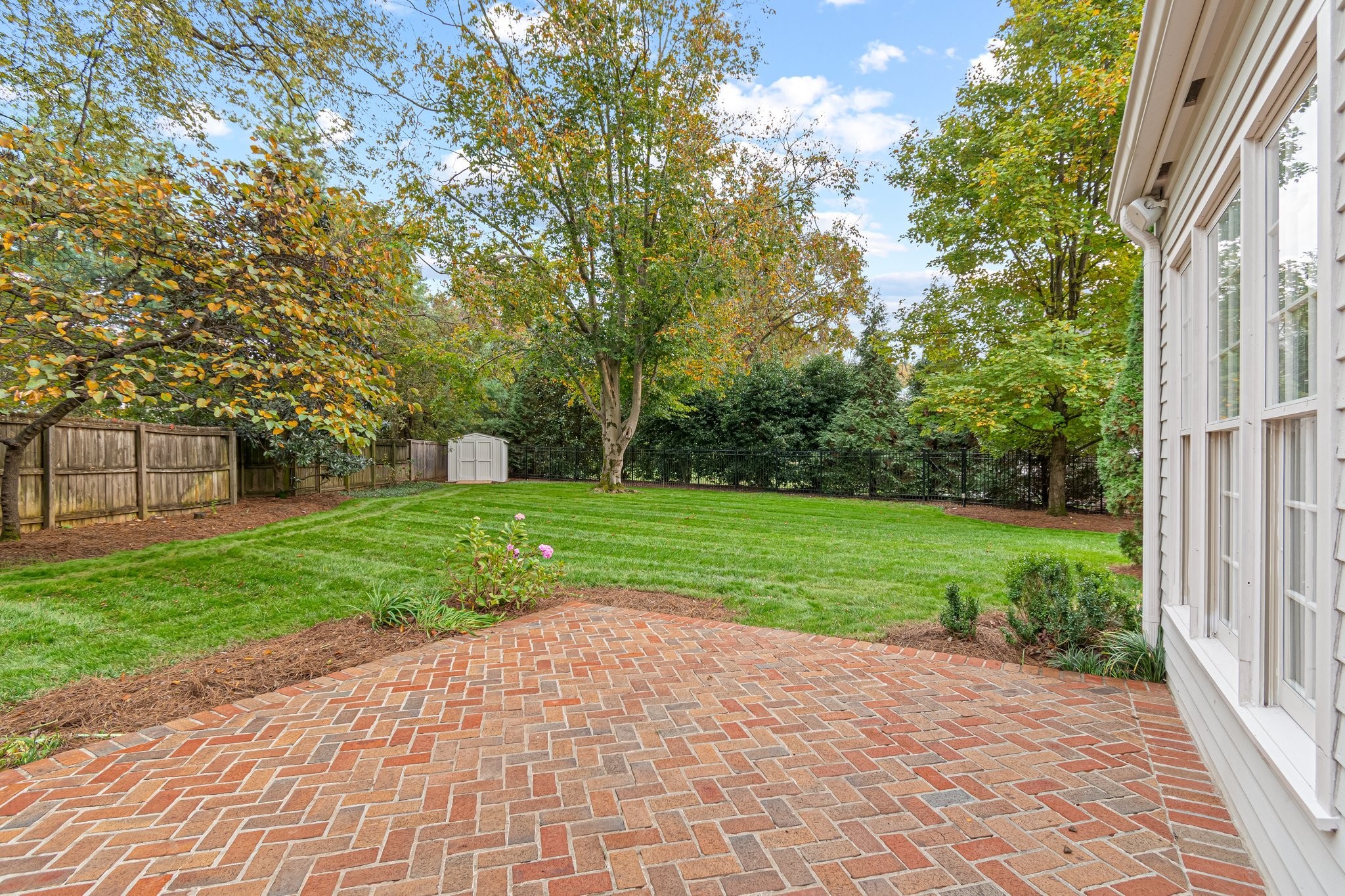 1202 Nichol Ln