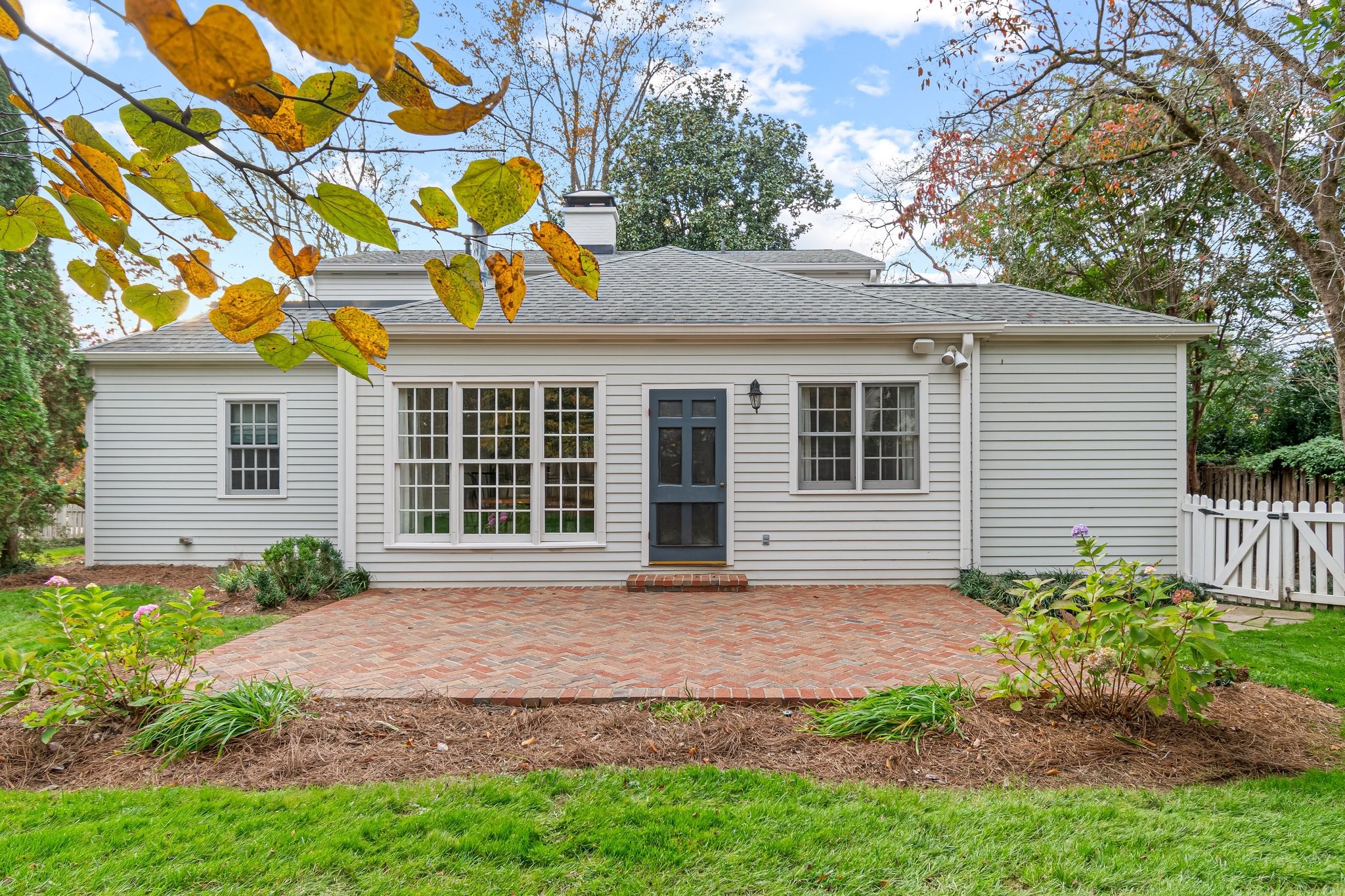1202 Nichol Ln