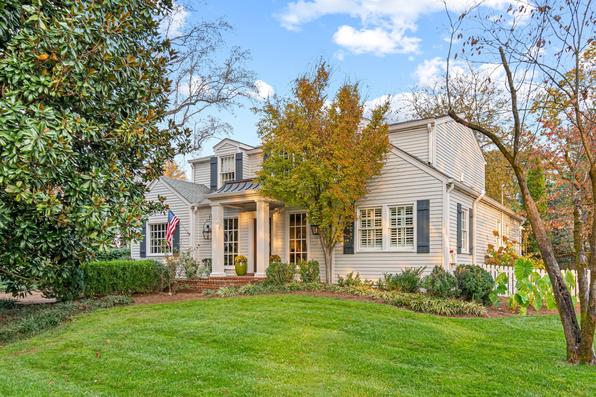 1202 Nichol Ln
