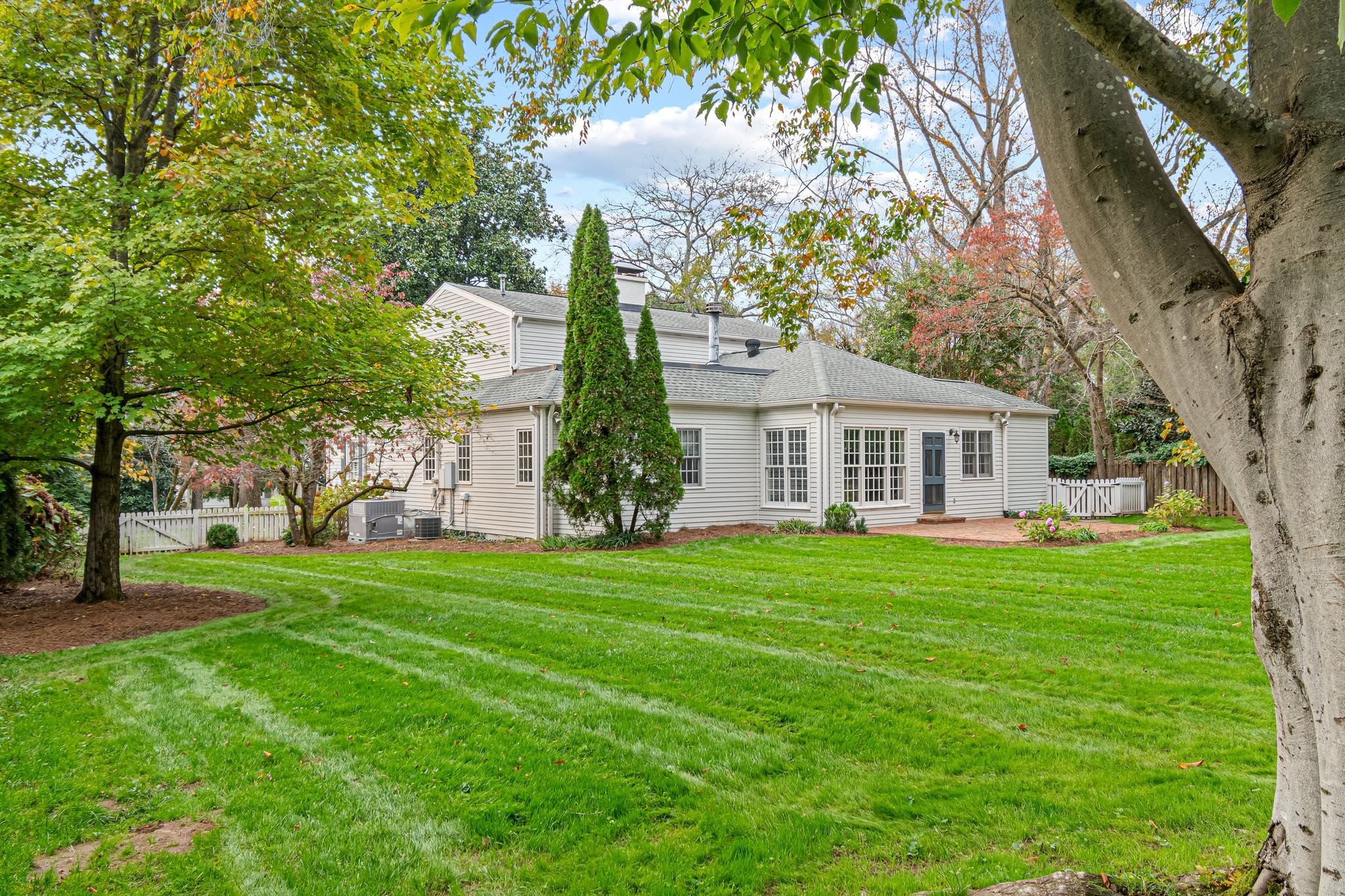 1202 Nichol Ln