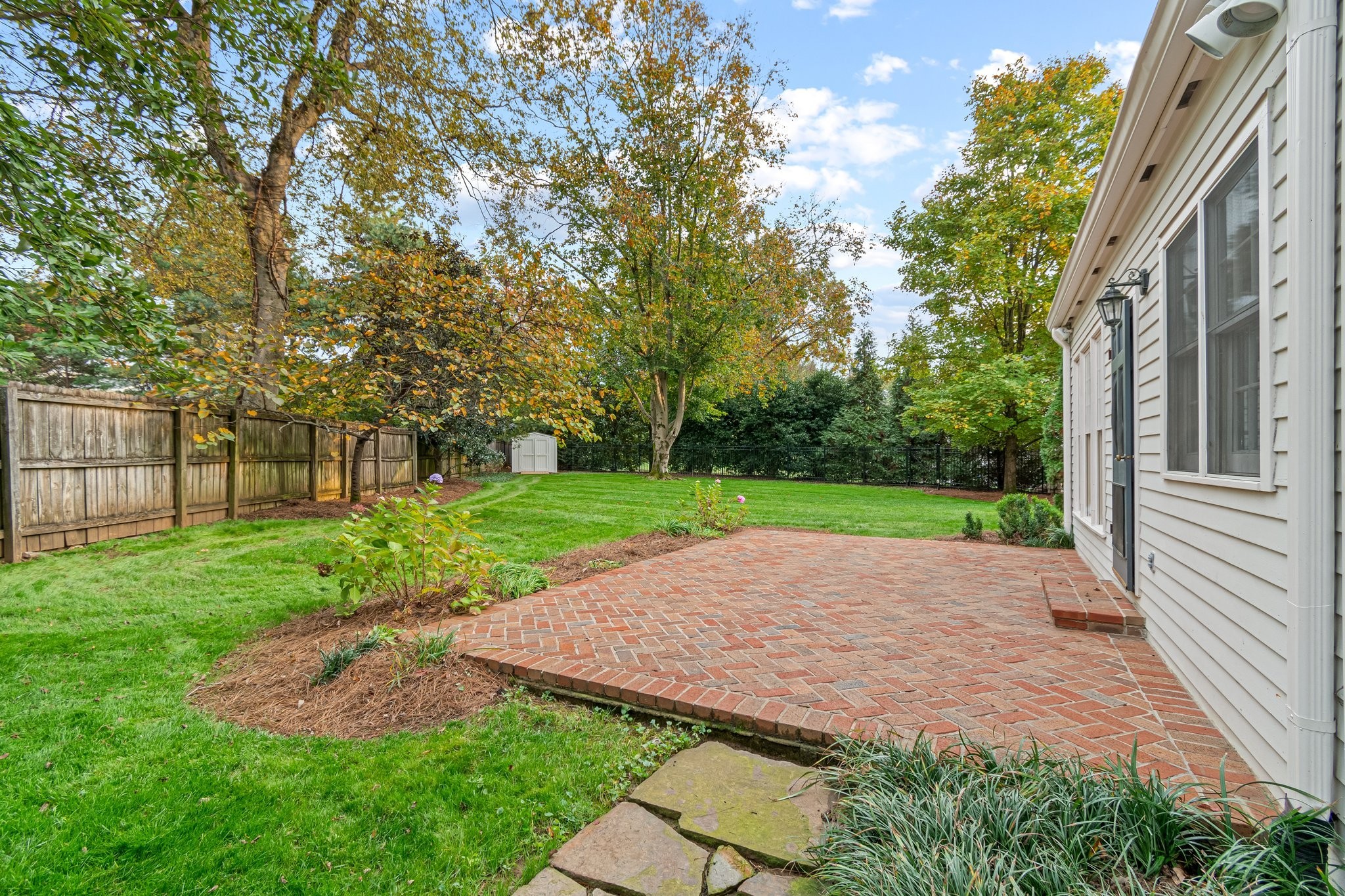 1202 Nichol Ln
