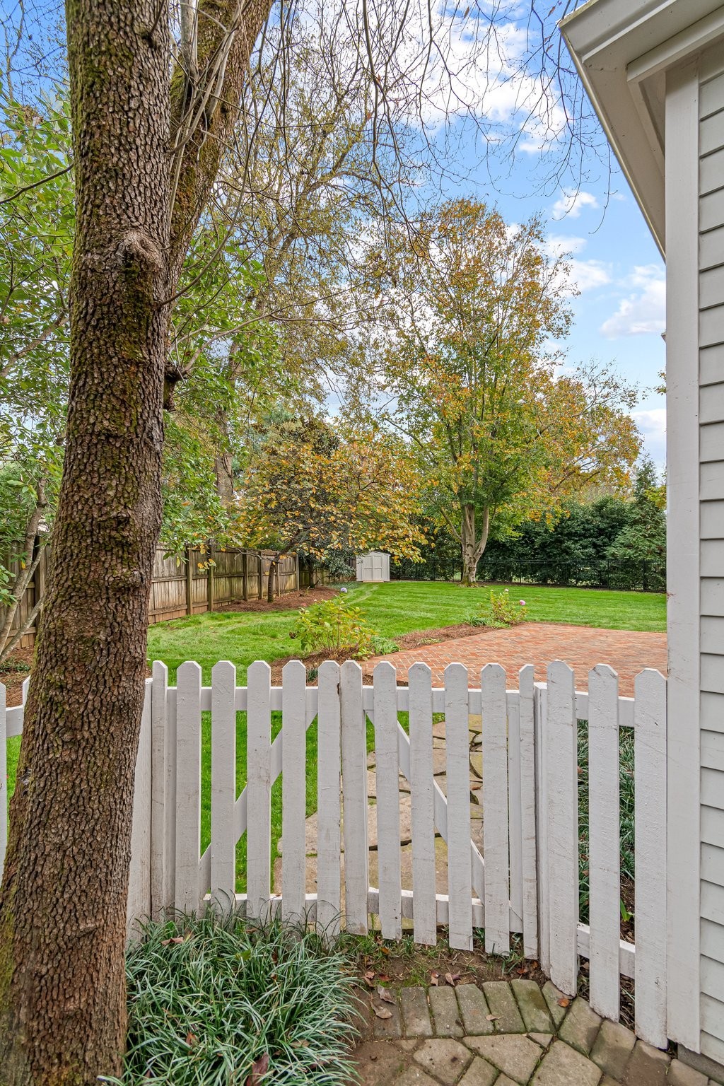 1202 Nichol Ln