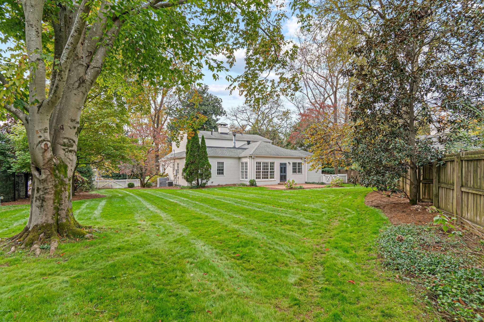 1202 Nichol Ln