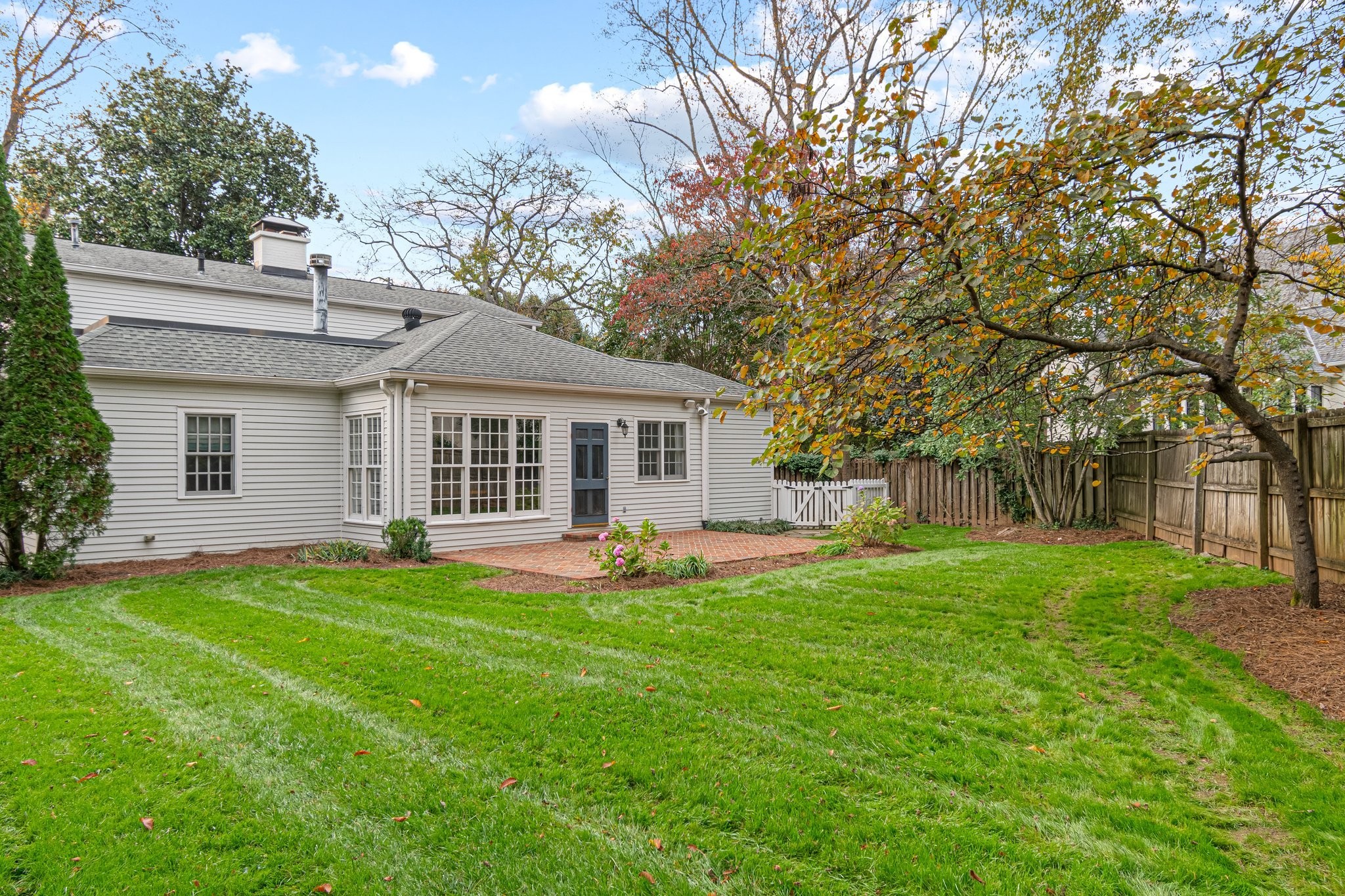1202 Nichol Ln