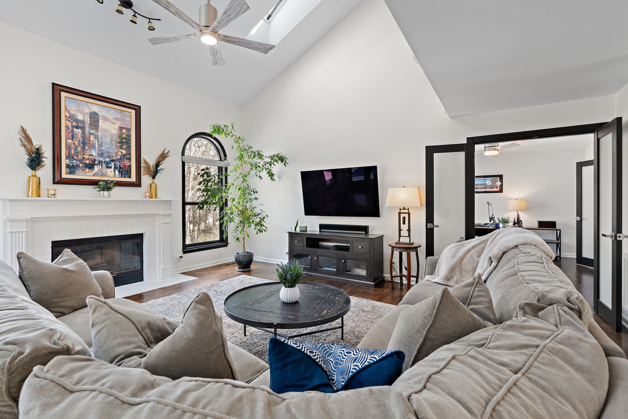 706 Roantree Dr