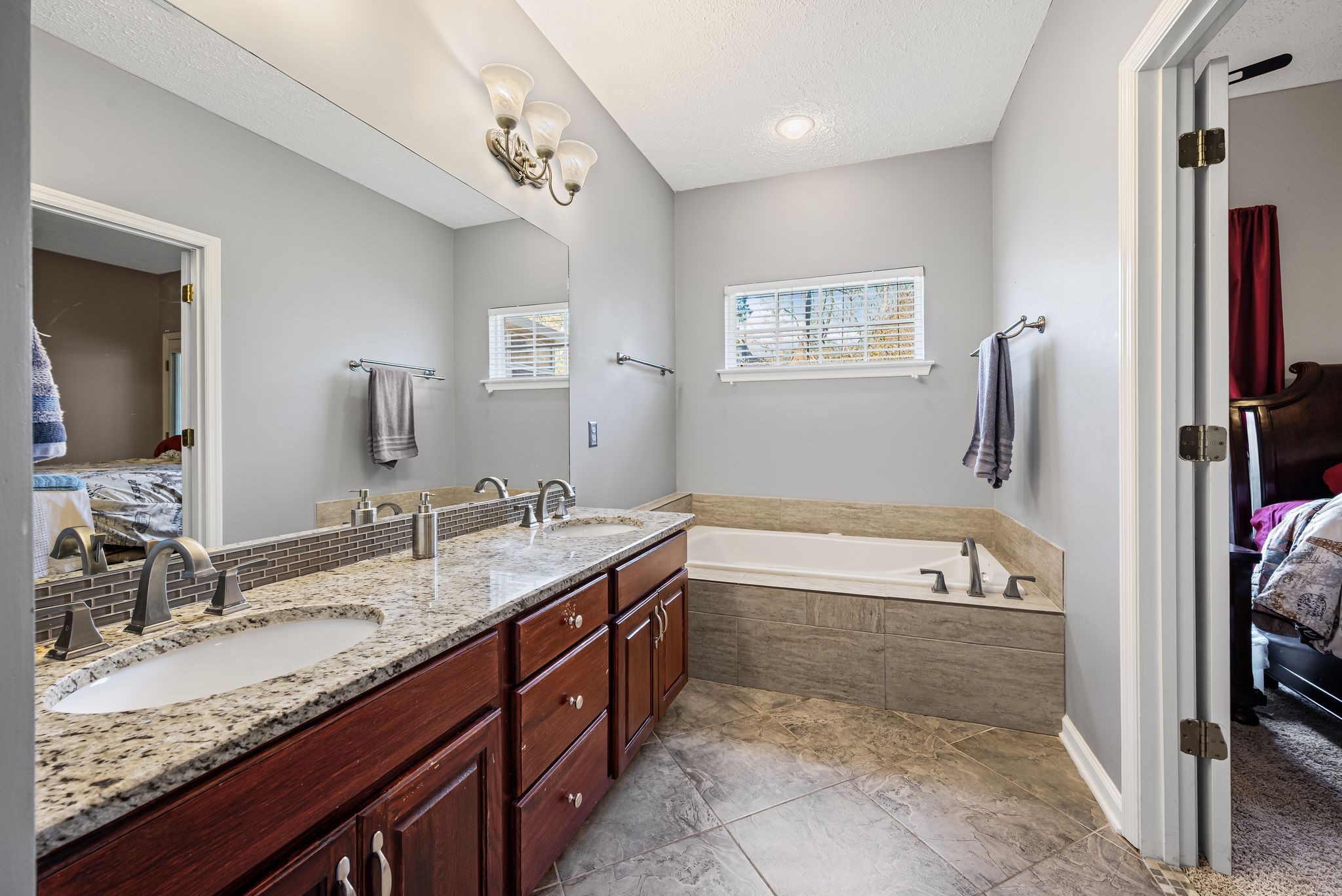 1153 Streamdale Pt, E