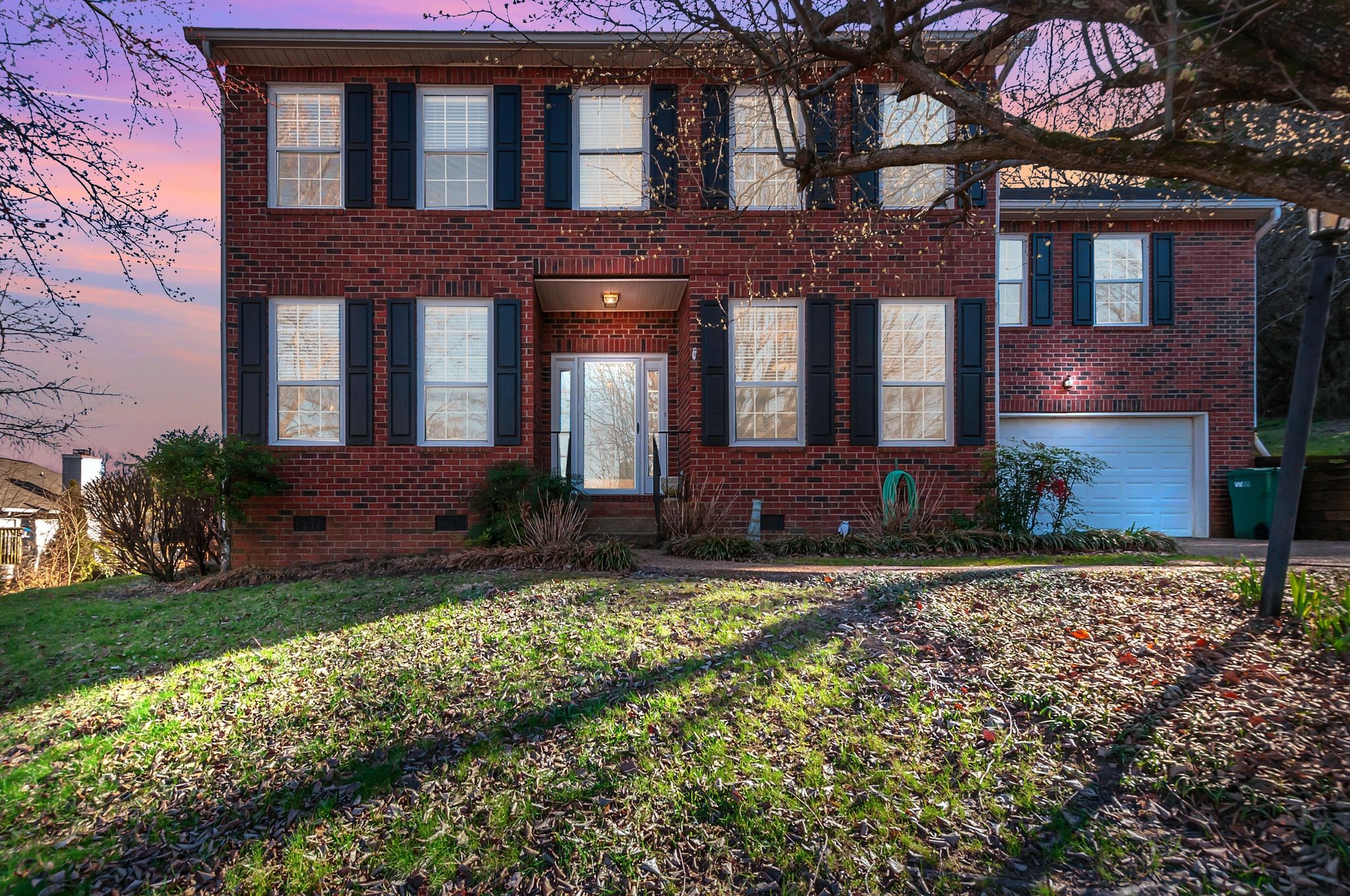 605 Glenridge Close