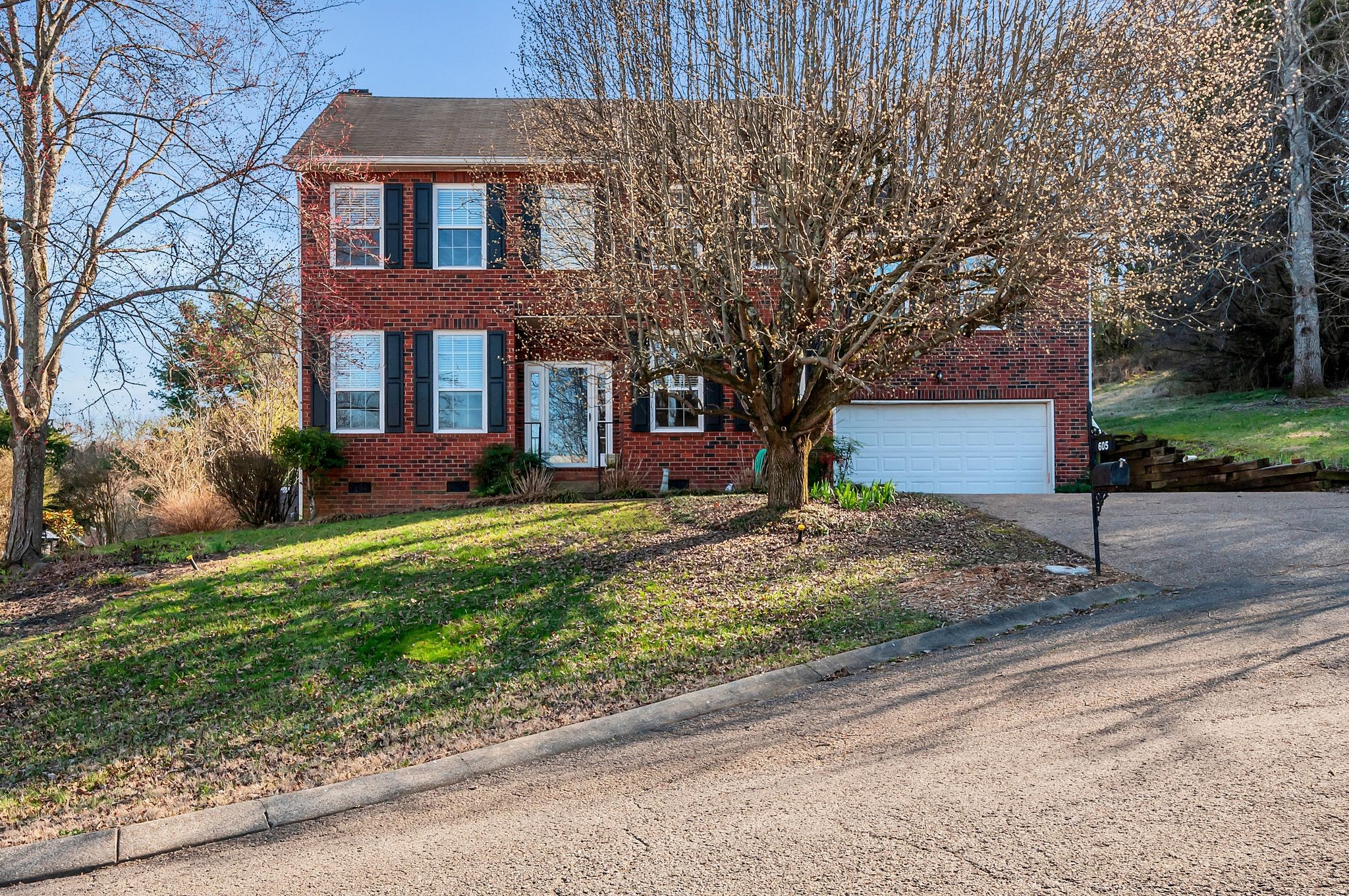 605 Glenridge Close