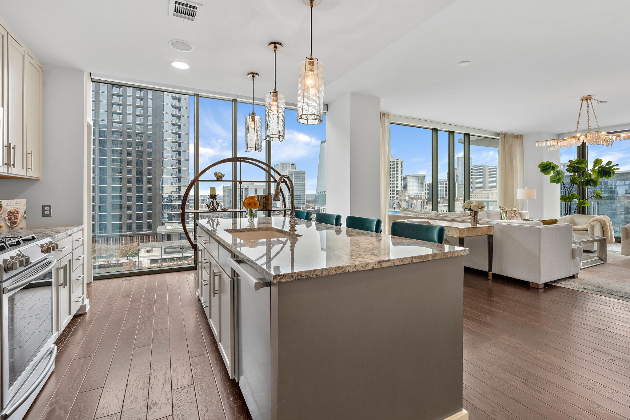 1212 Laurel St Unit: 902