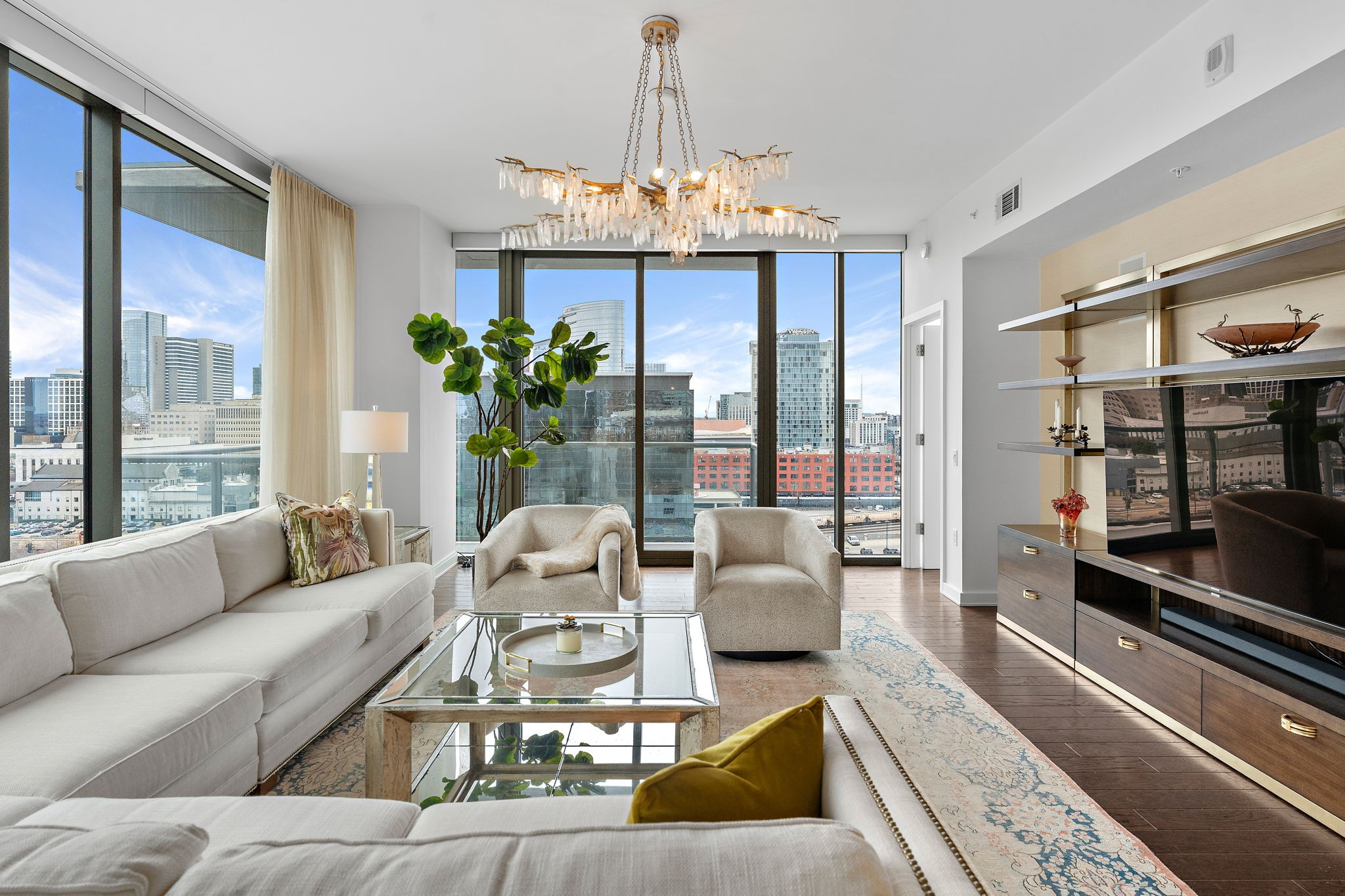 1212 Laurel St Unit: 902