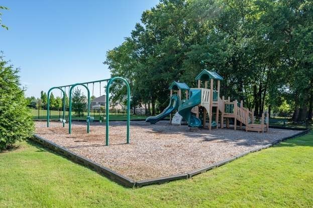 1011 Licinius Ln