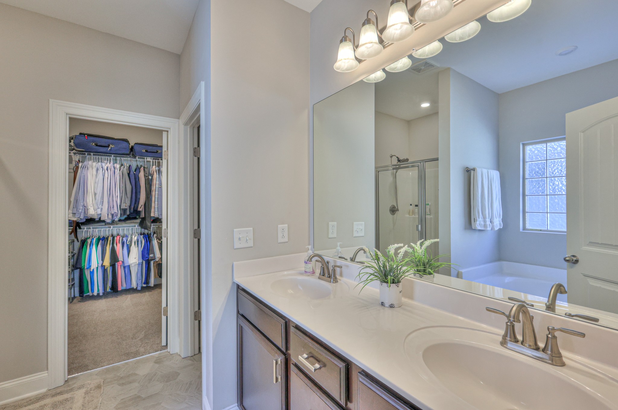 1011 Licinius Ln