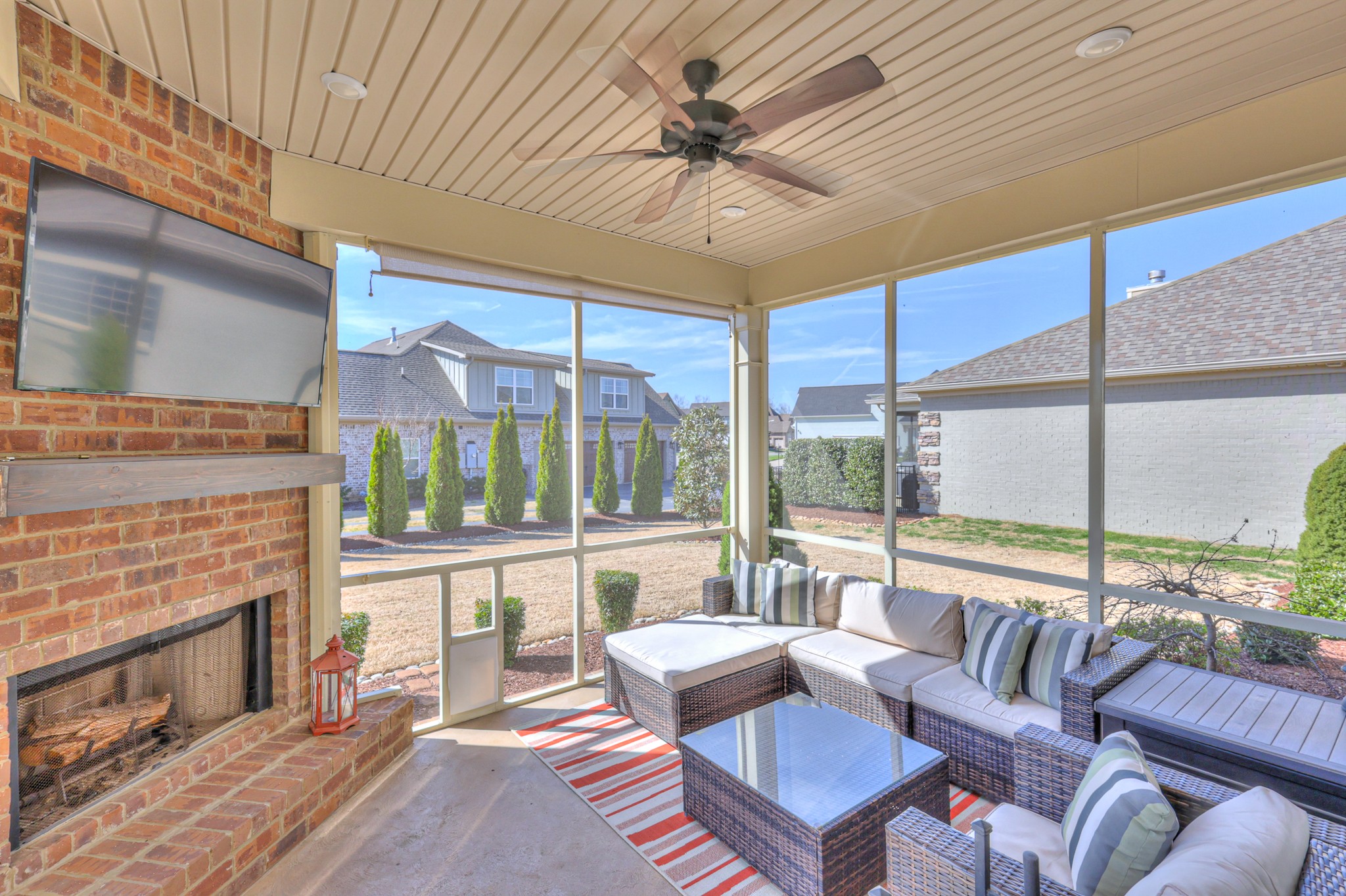 1011 Licinius Ln