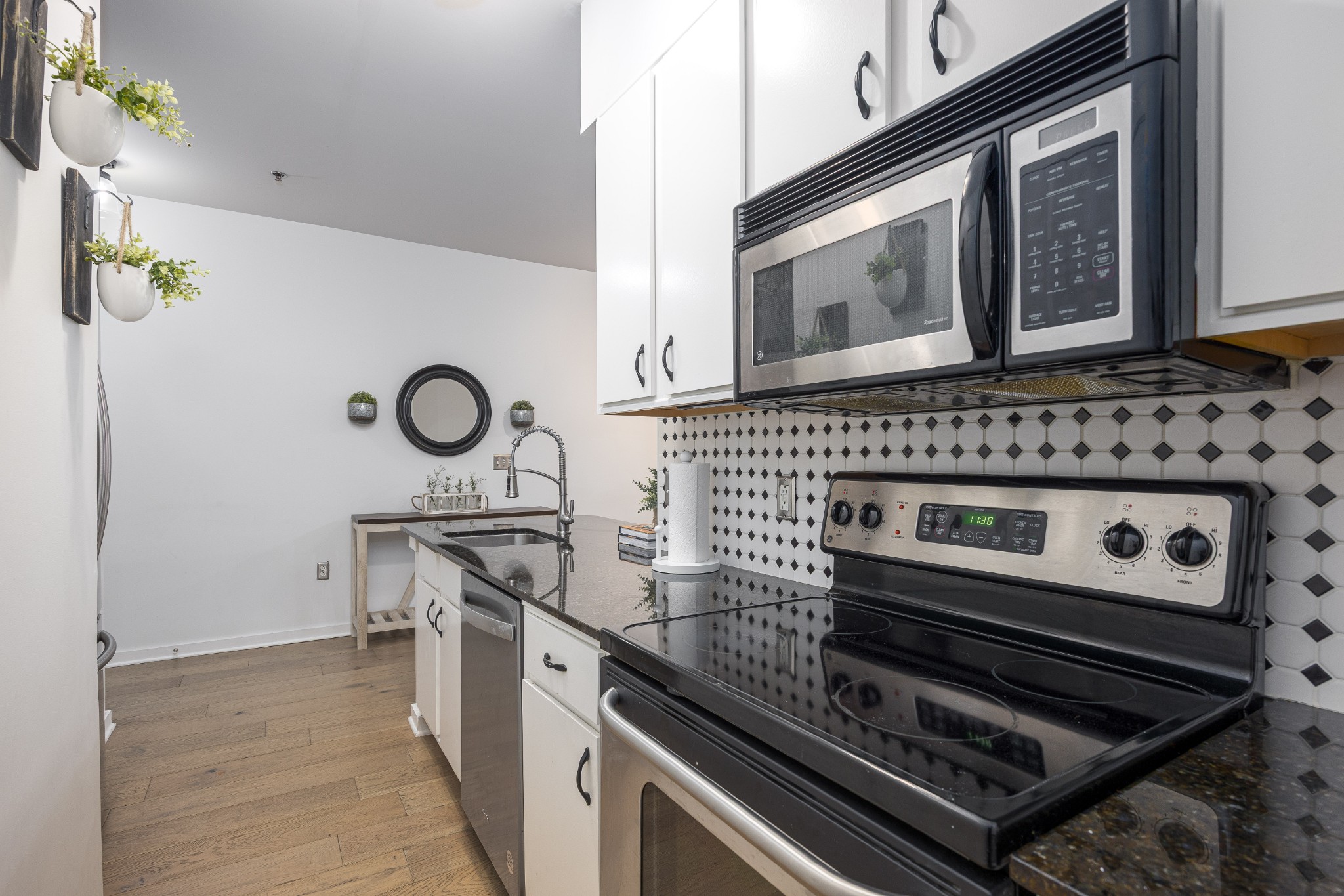 1803 Broadway Unit: 222