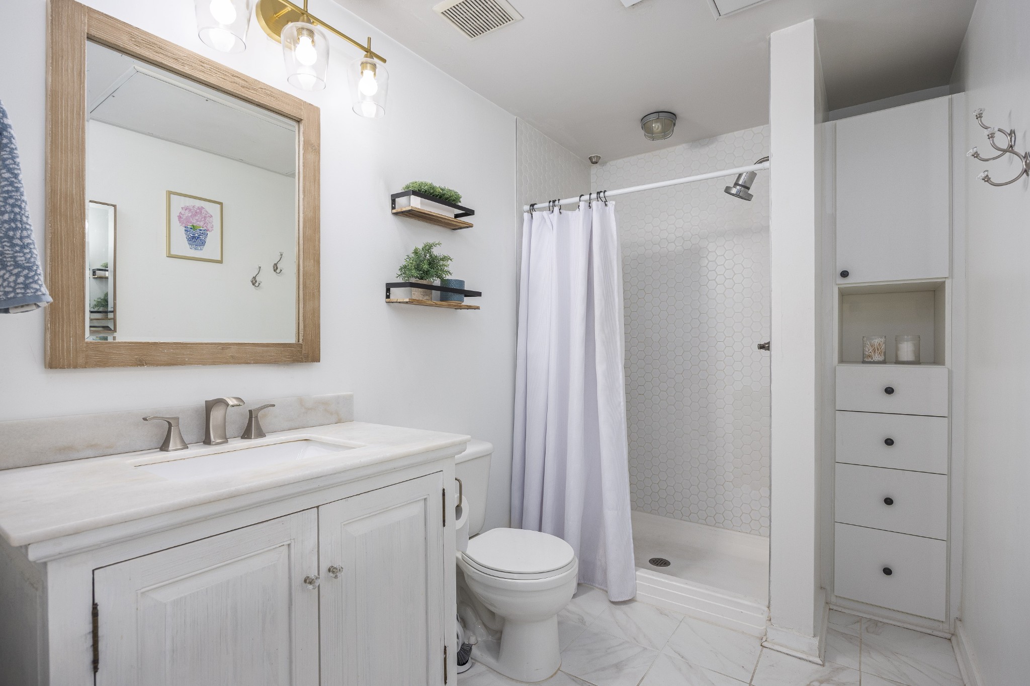 1803 Broadway Unit: 222