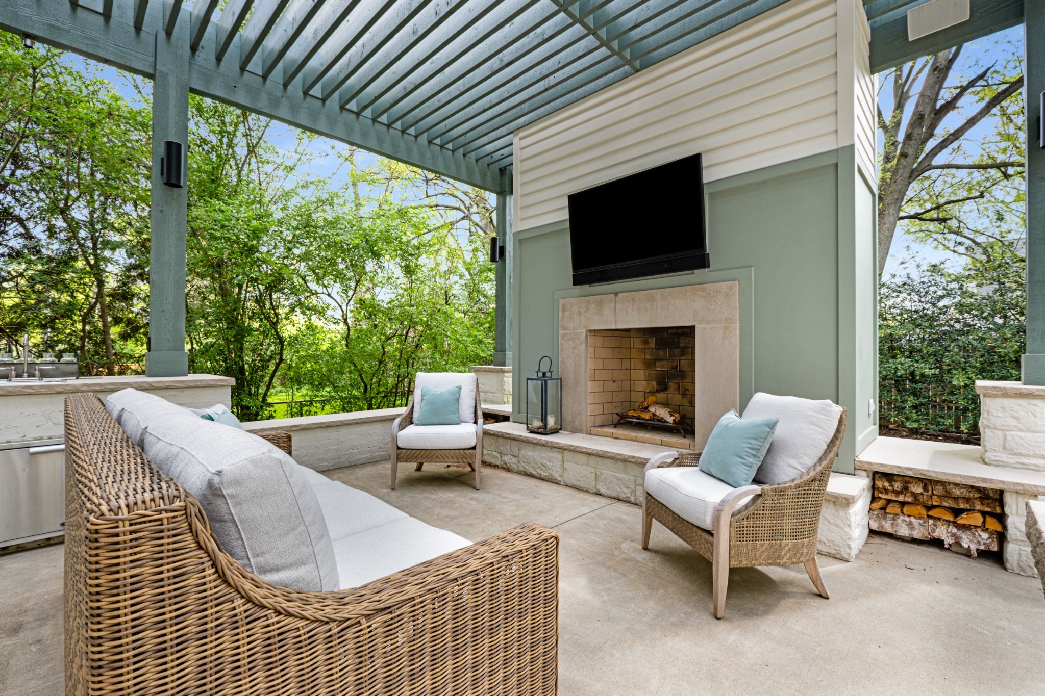 4104 Skyline Dr