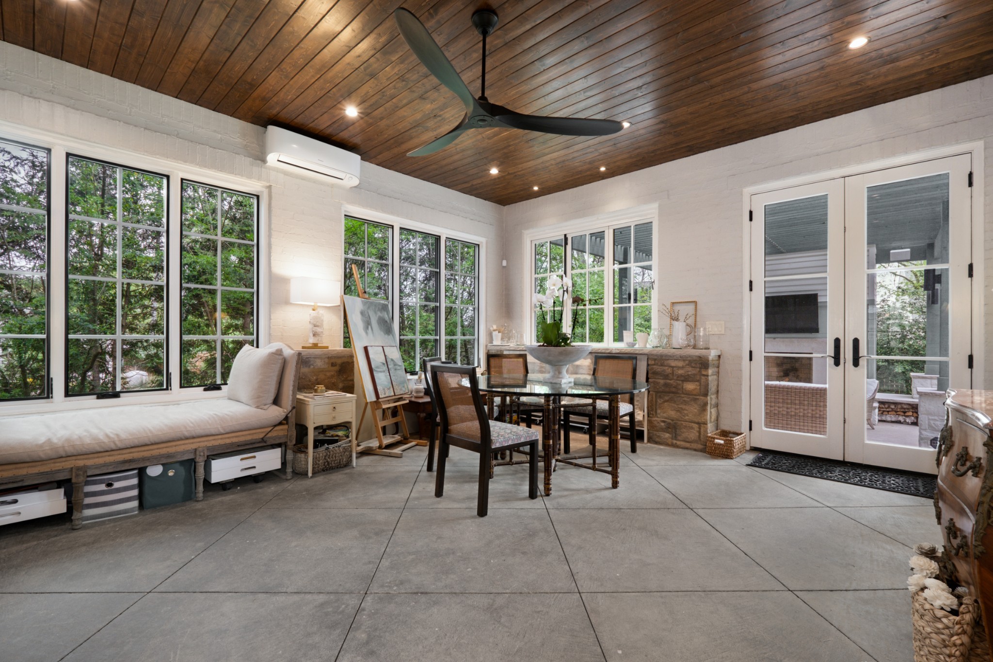 4104 Skyline Dr