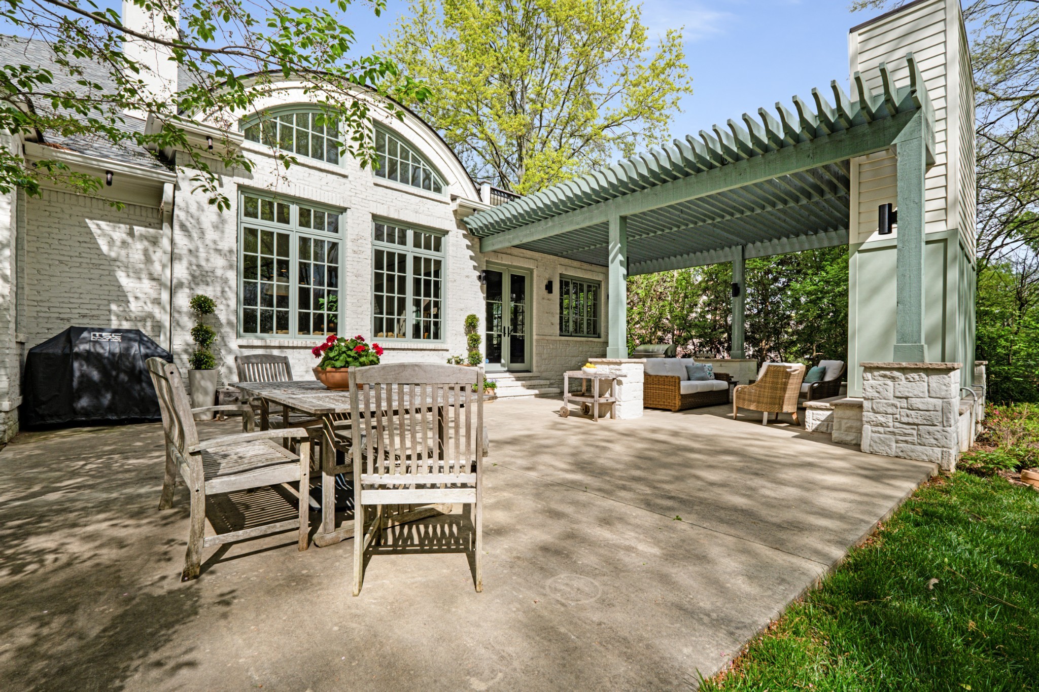 4104 Skyline Dr