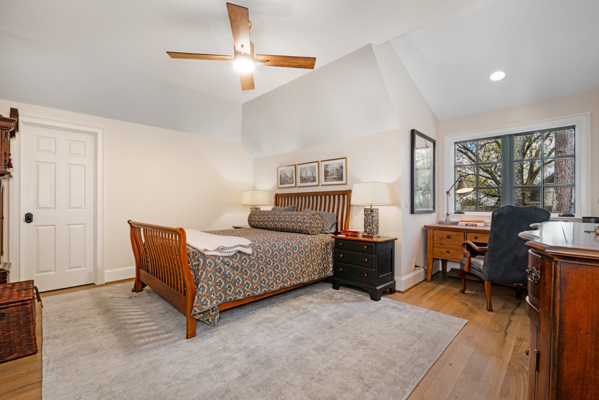 4104 Skyline Dr