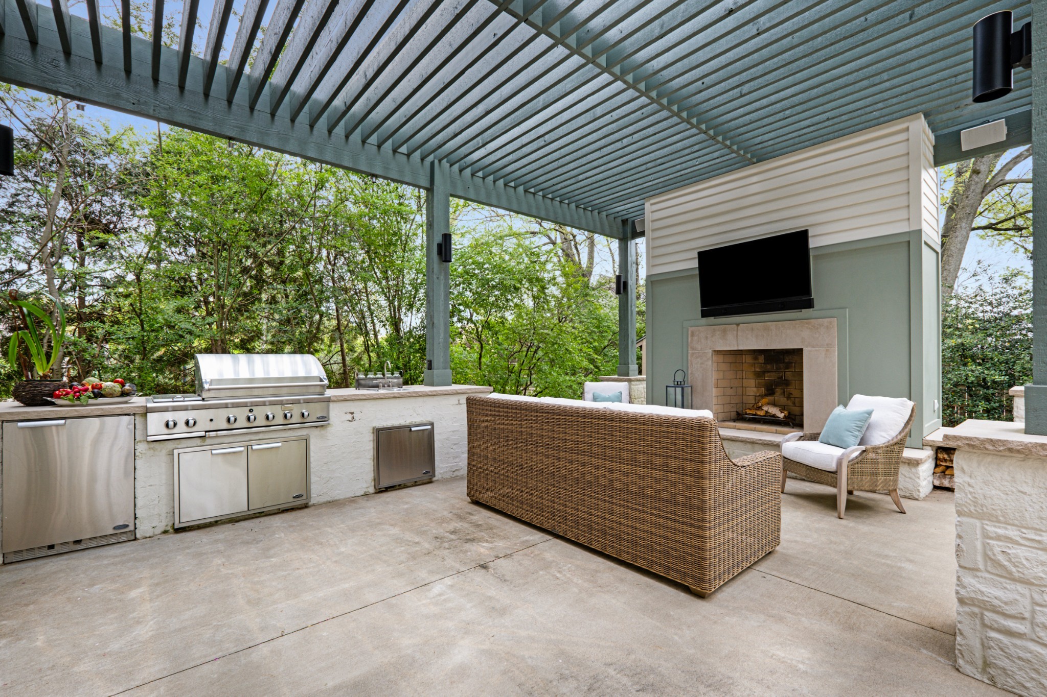 4104 Skyline Dr