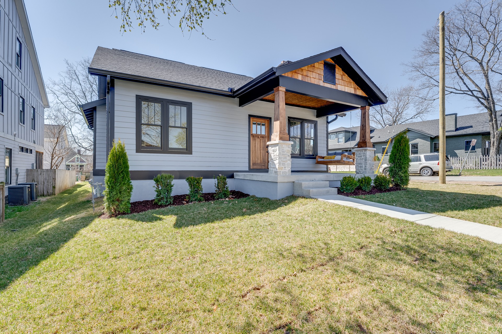 1013 Montrose Ave