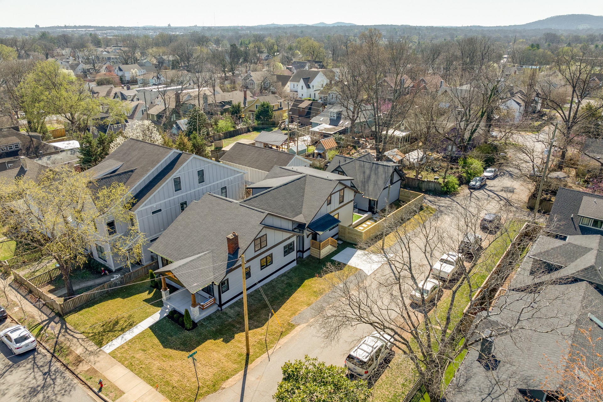 1013 Montrose Ave