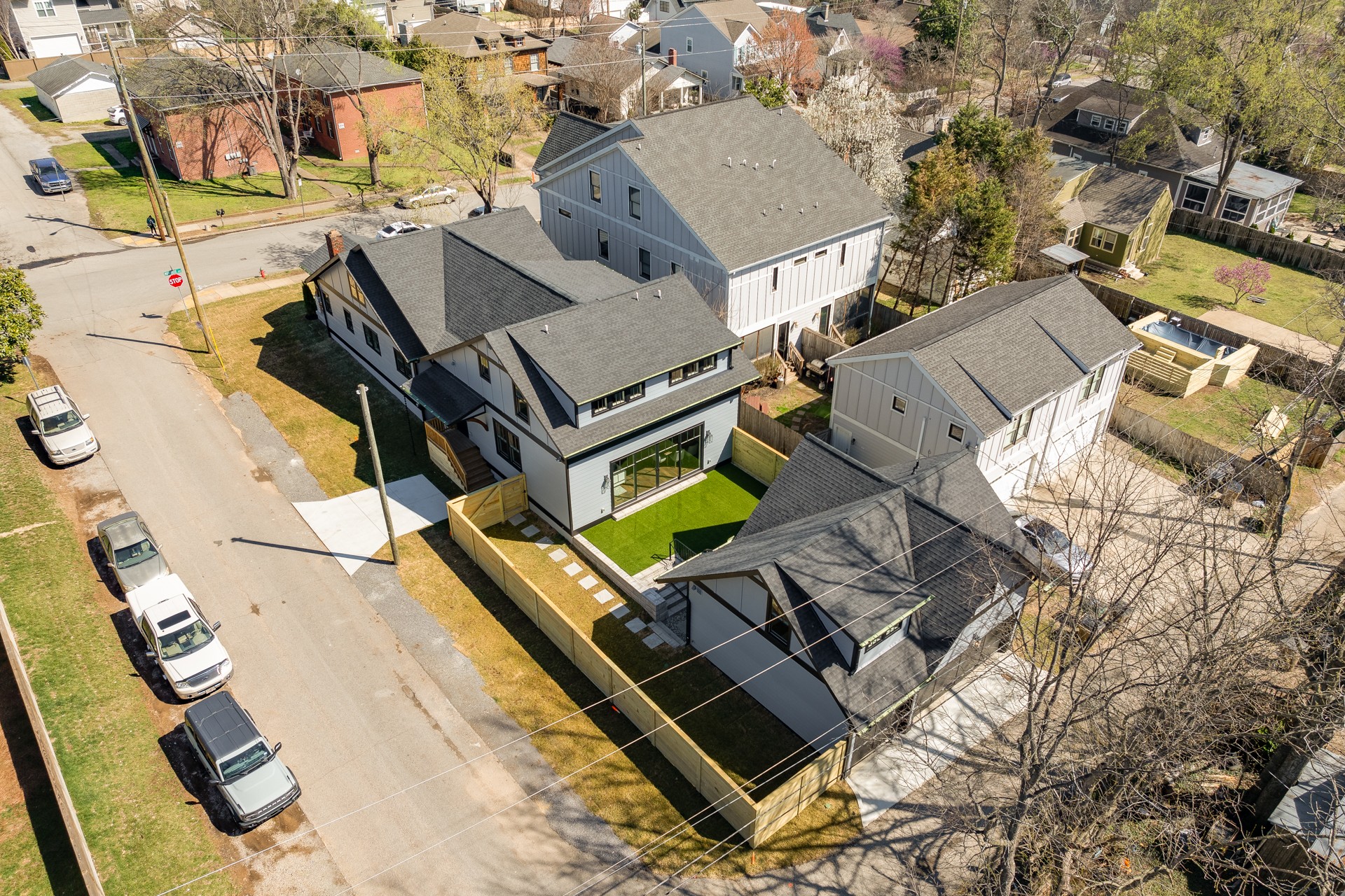 1013 Montrose Ave