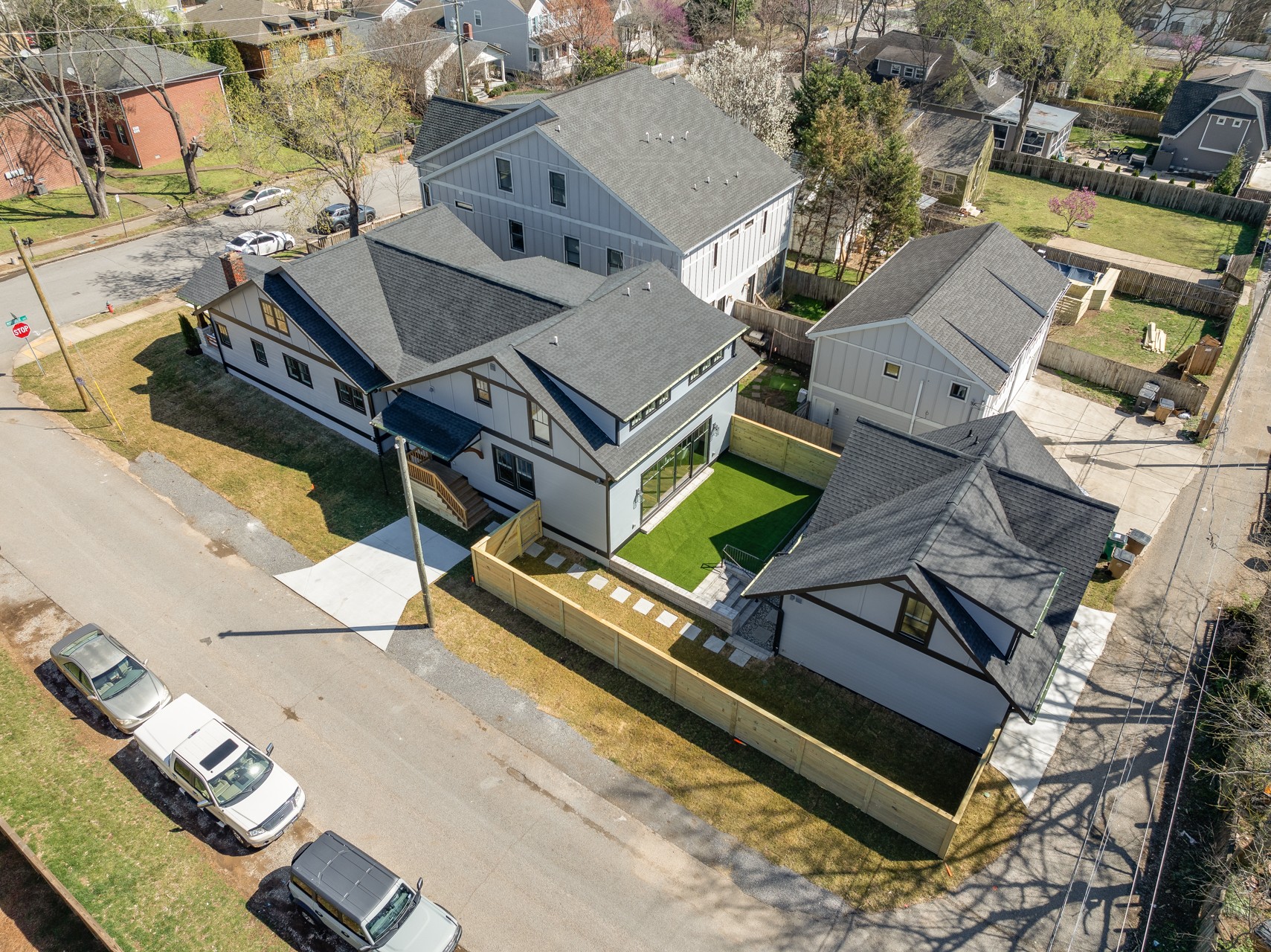 1013 Montrose Ave