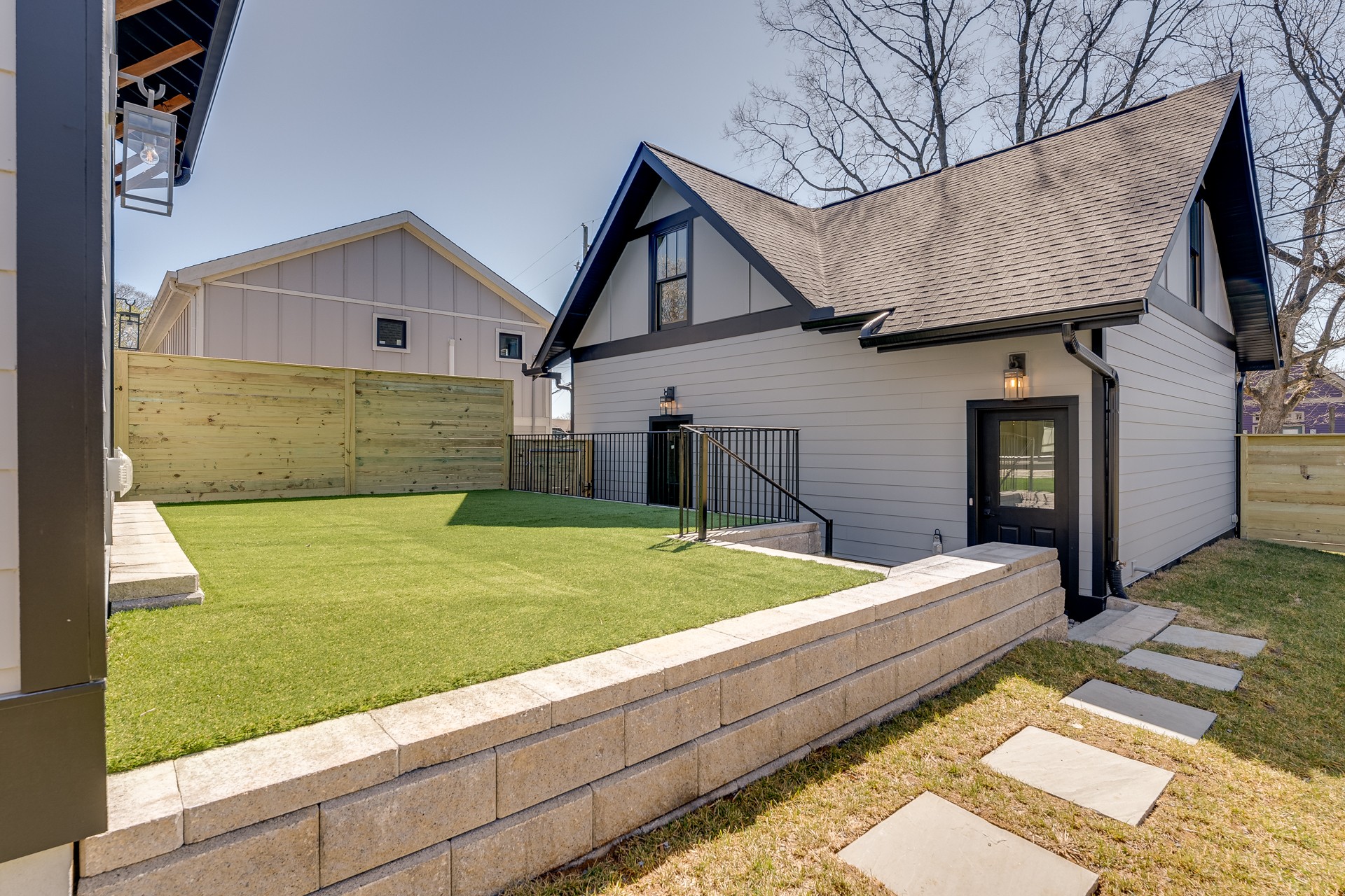 1013 Montrose Ave