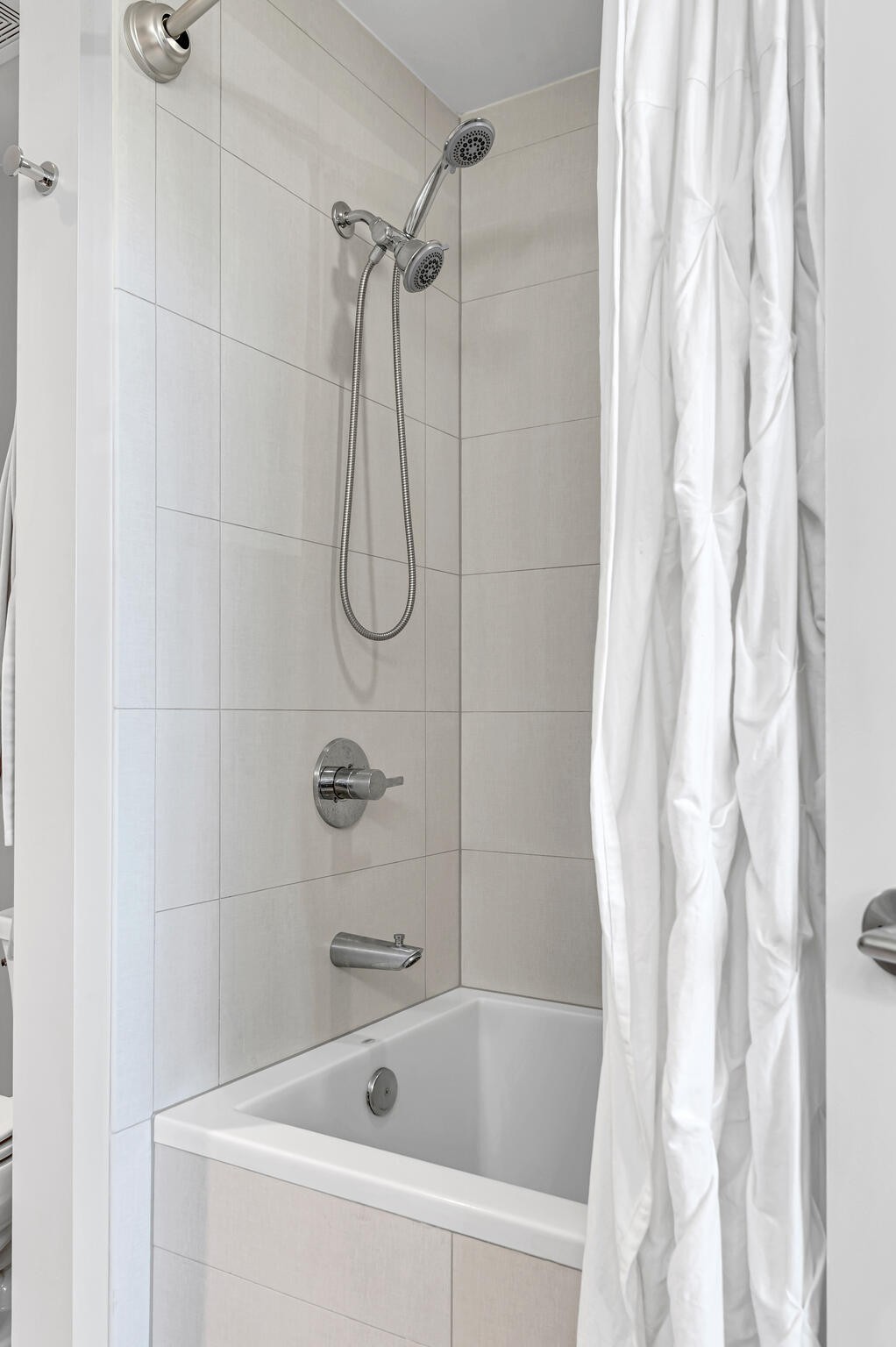 1212 Laurel St Unit: 205