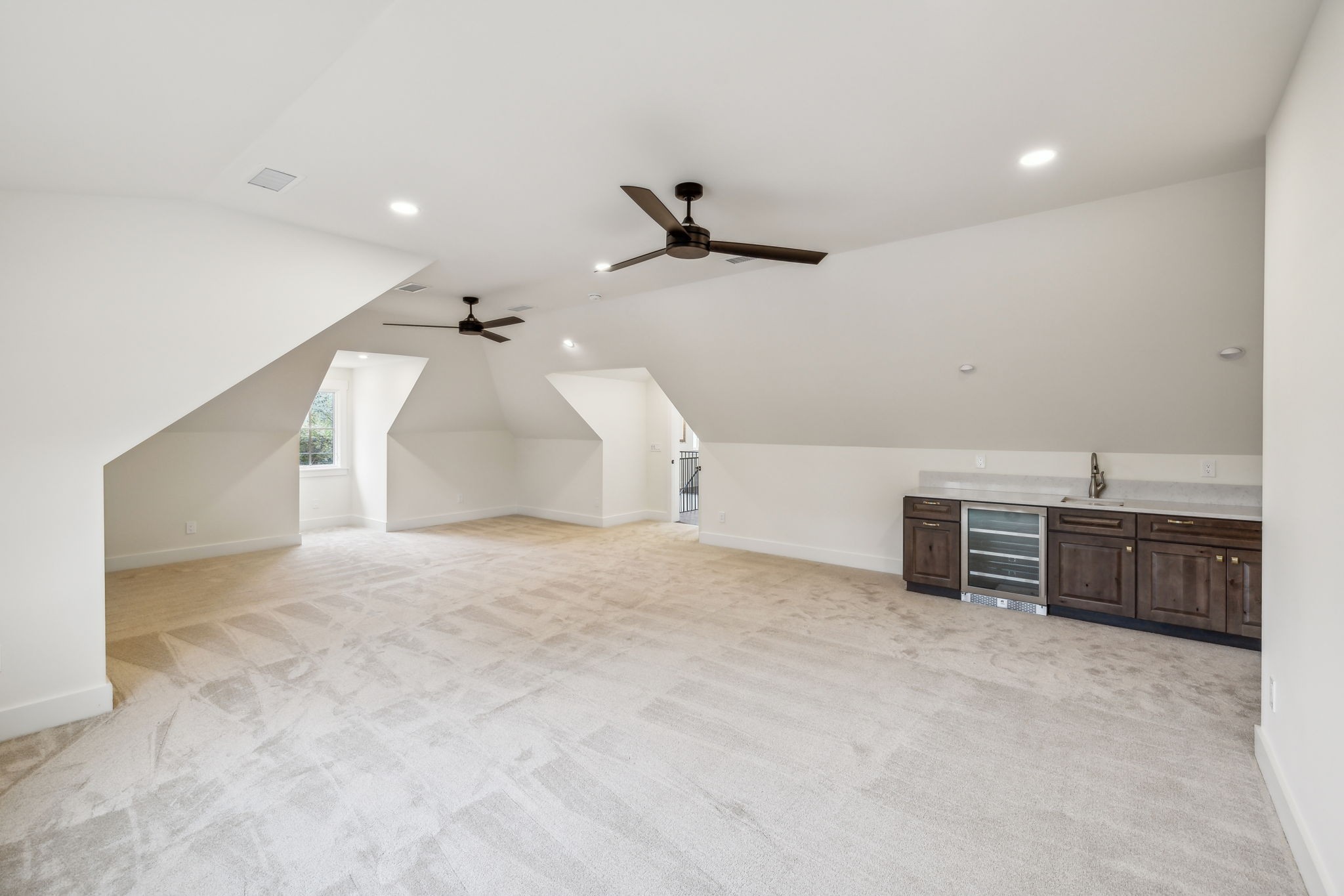 849 Crestridge Dr