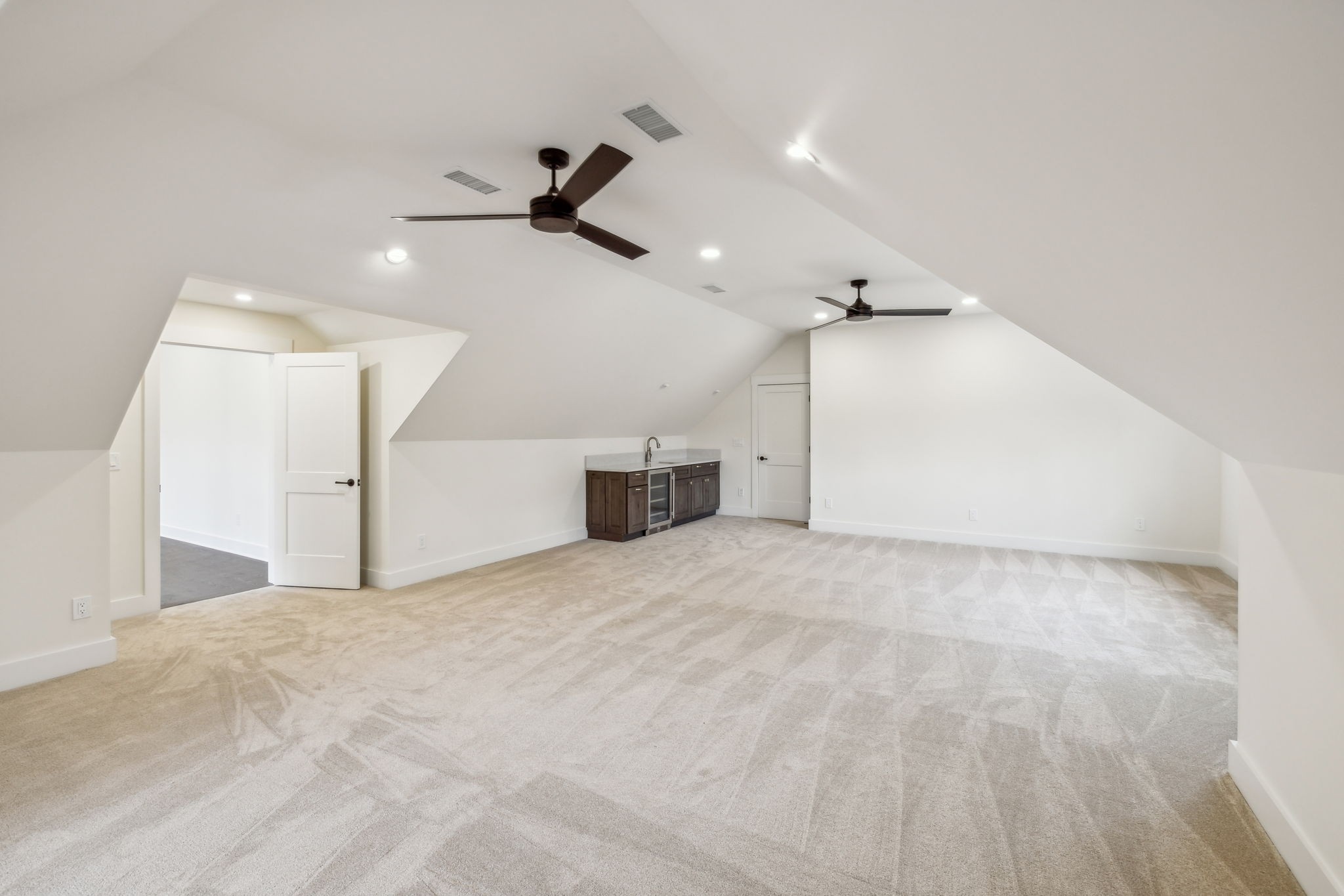 849 Crestridge Dr