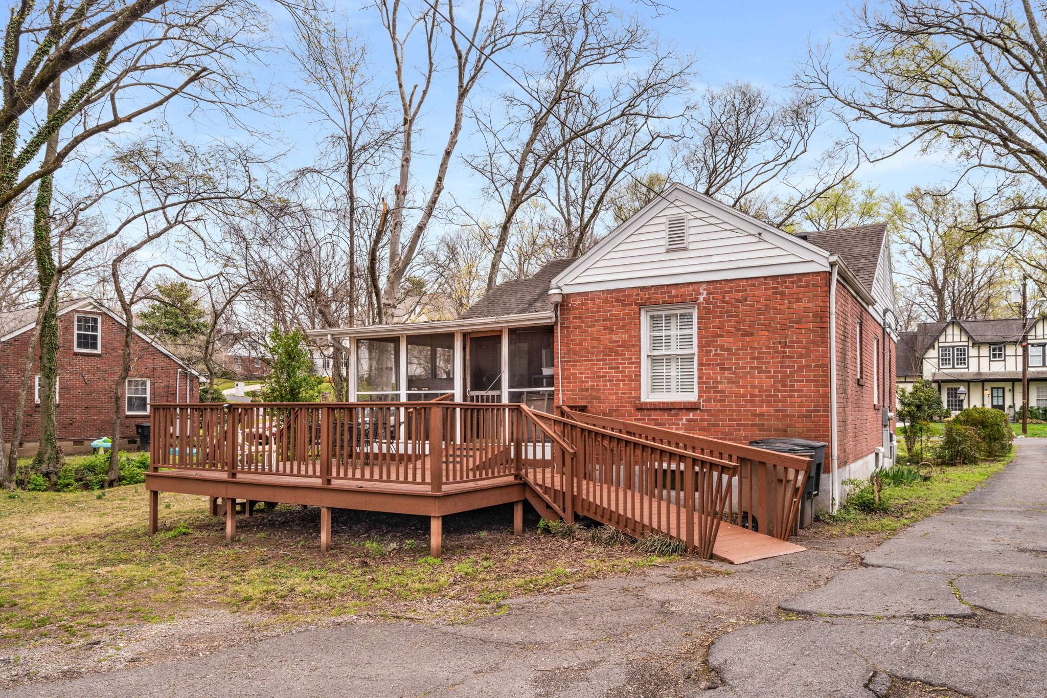1108 Woodvale Dr