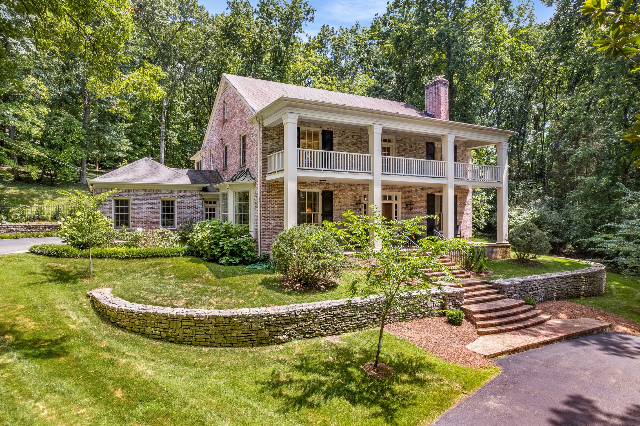 1318 Chickering Rd