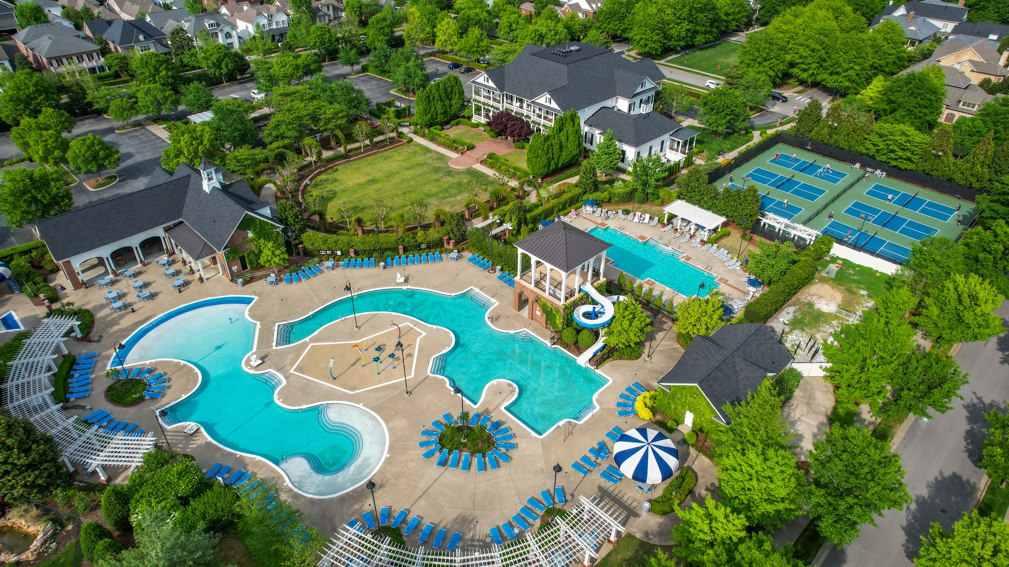 5042 Congress Dr