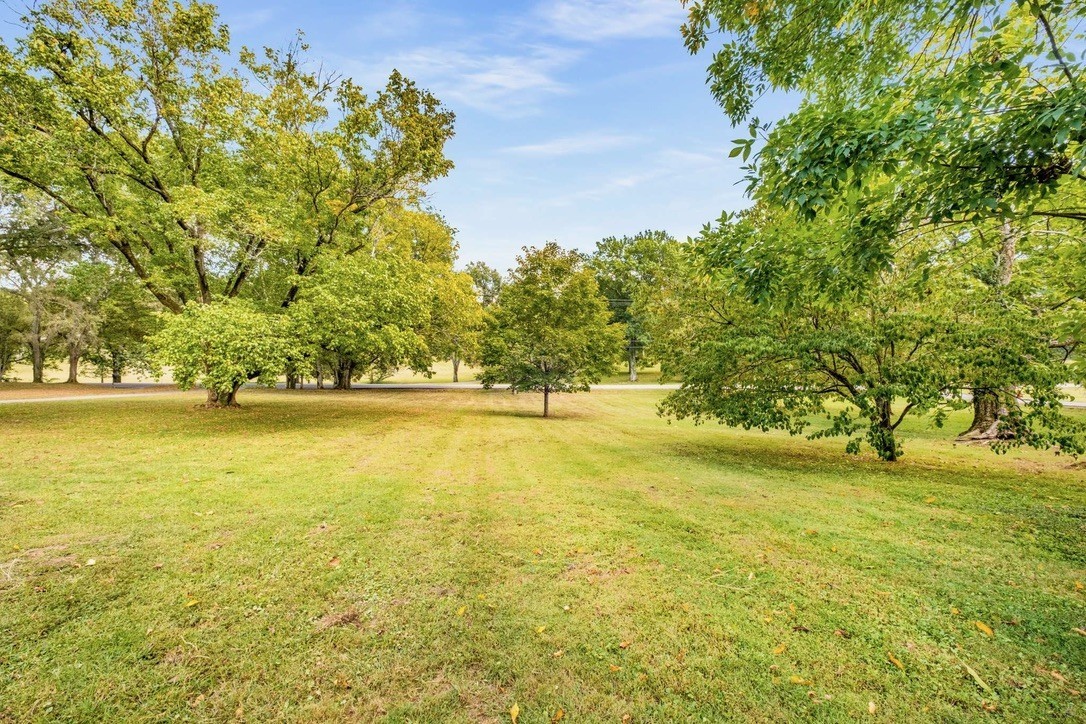 1225 Chickering Rd