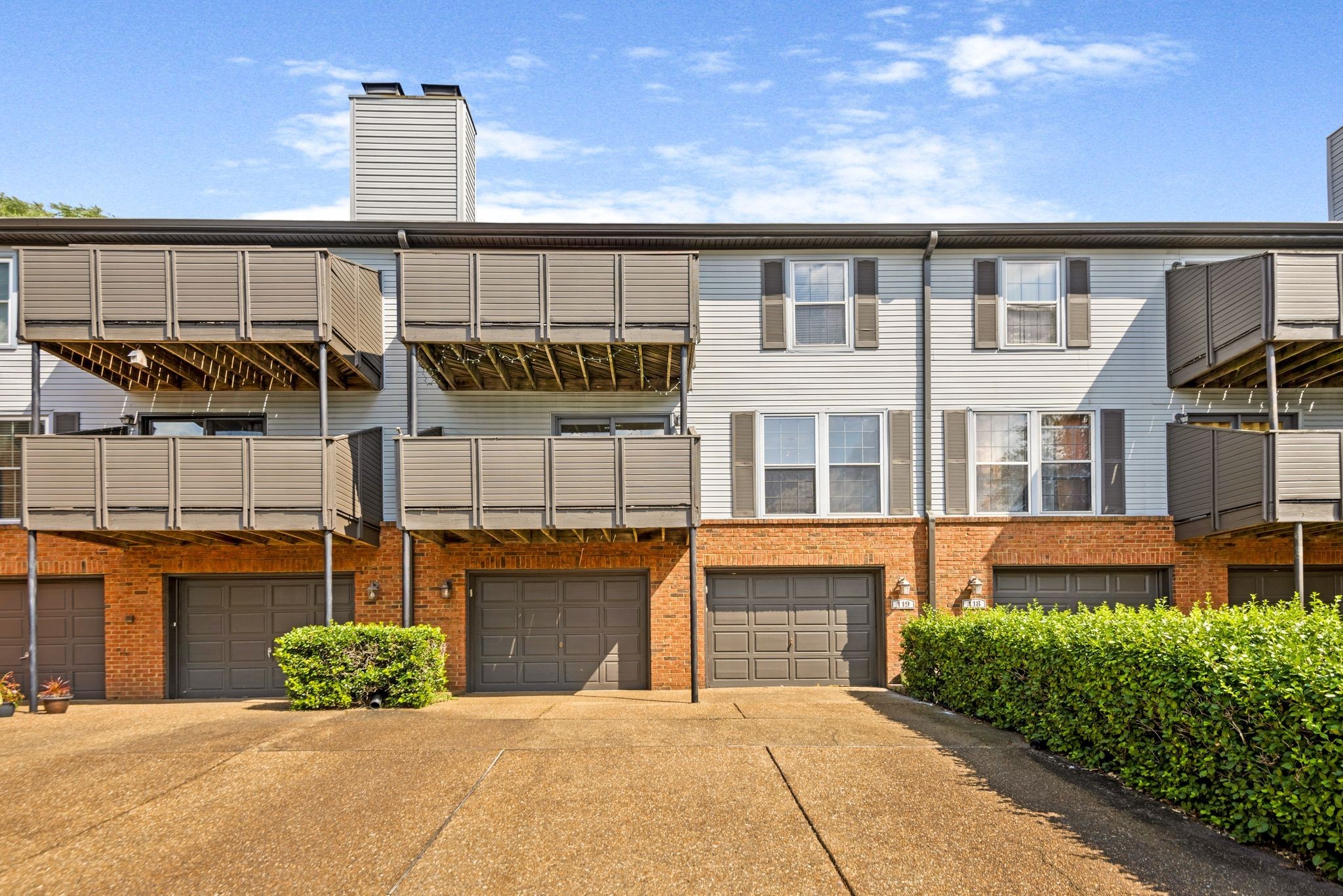 119 Hearthstone Manor Cir