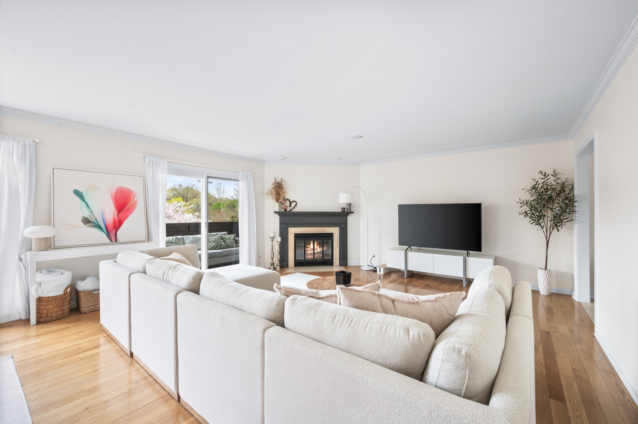 119 Hearthstone Manor Cir