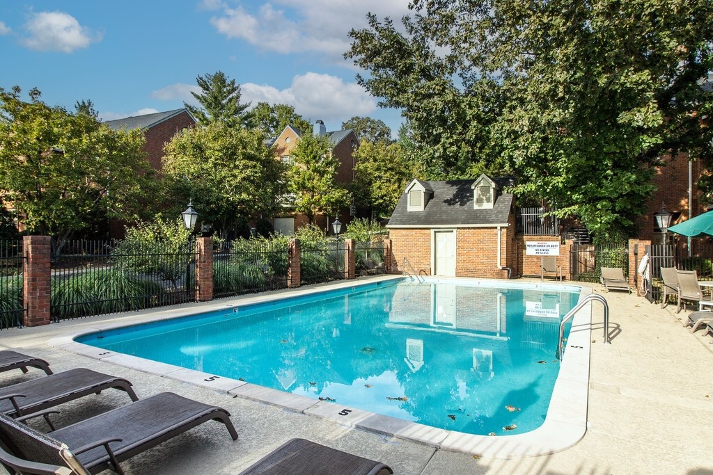 242 Westchase Dr